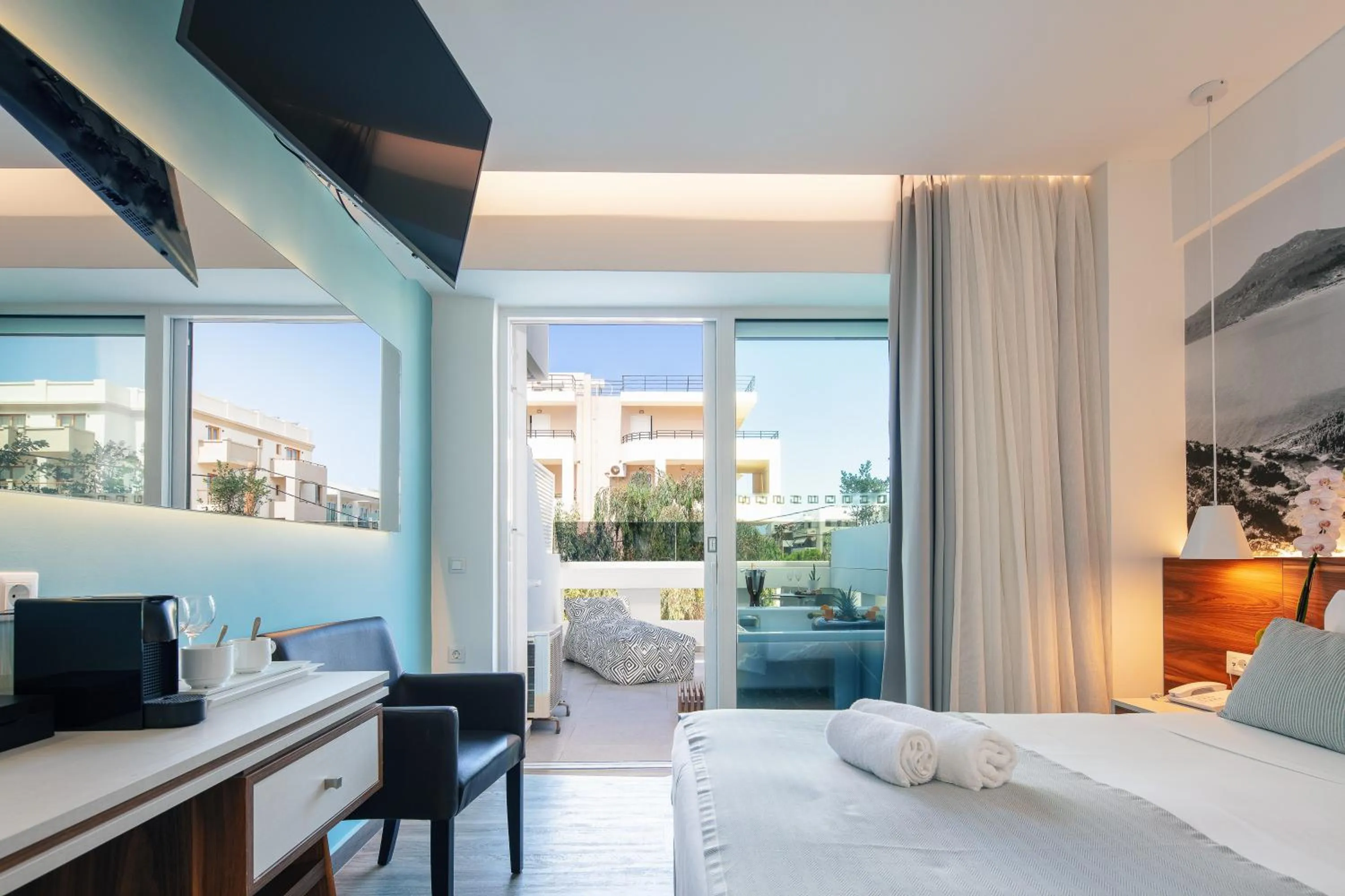 Photo of the whole room, Bed in Atrium Ambiance Hotel