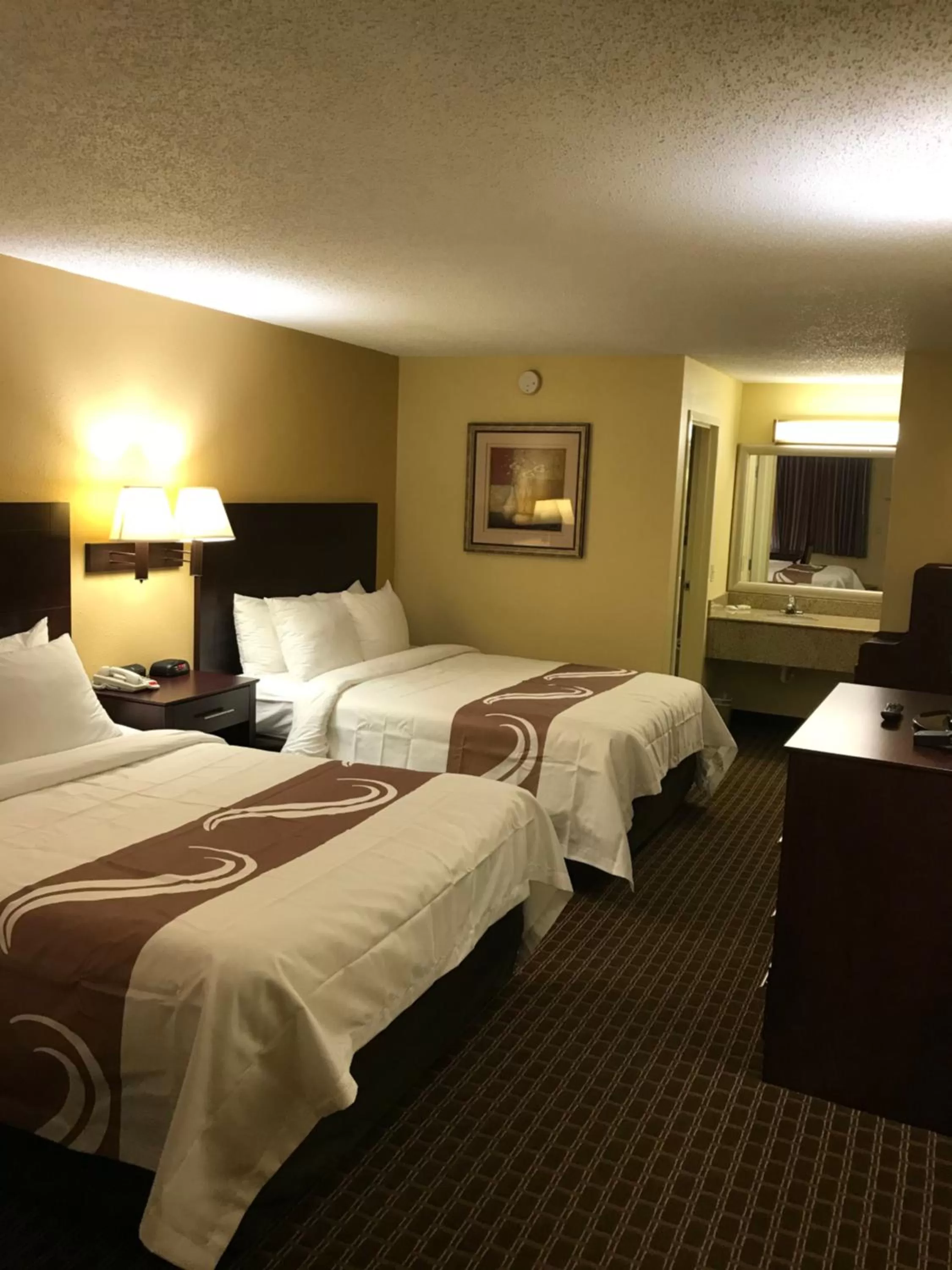 Bed in Quality Inn Franklin South