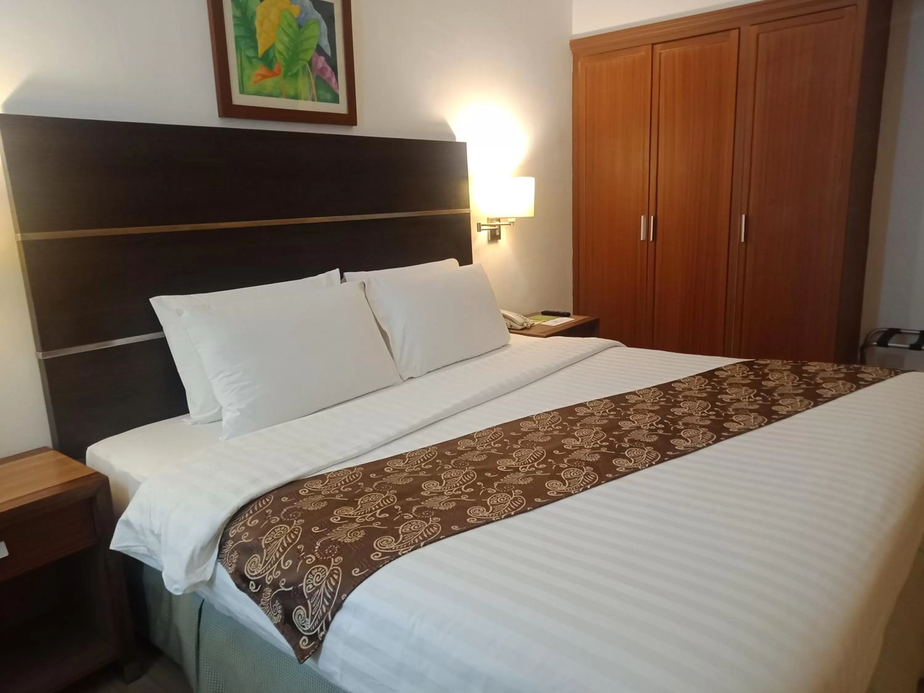 Bed in Days Hotel by Wyndham Iloilo