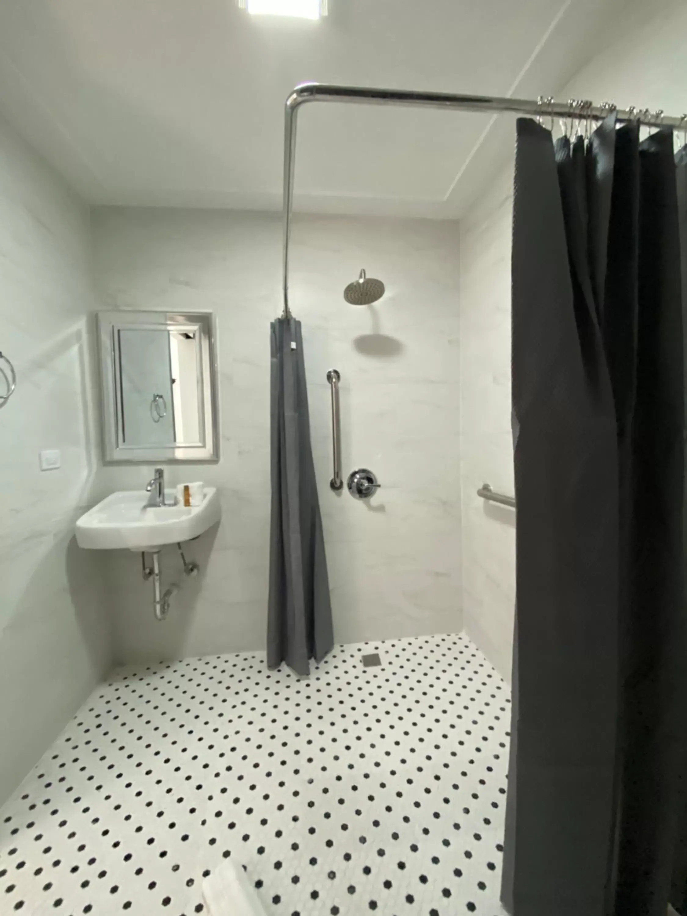 Shower, Bathroom in Hotel Nest