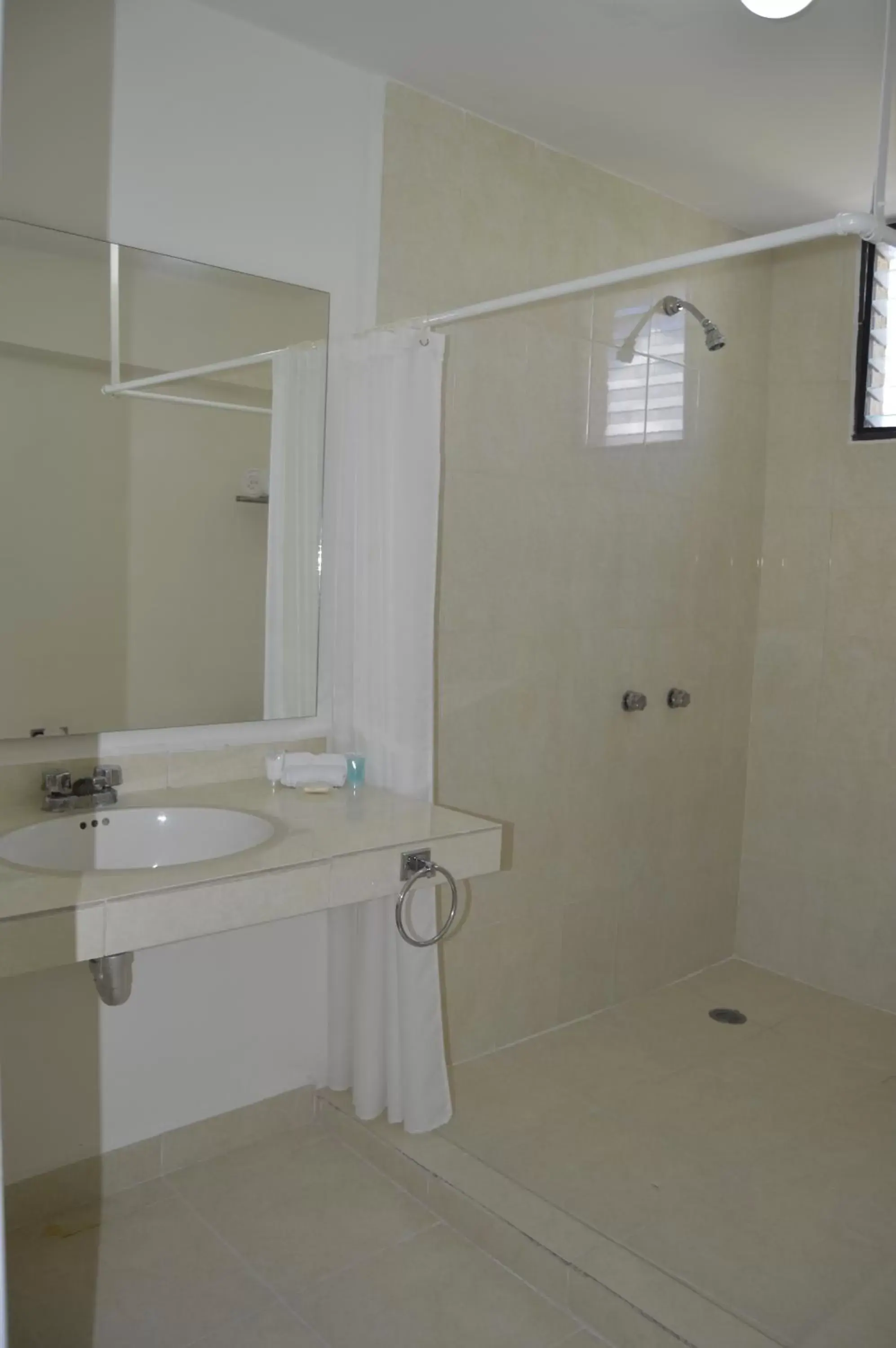 Shower, Bathroom in All Ritmo Cancun Resort & Water Park