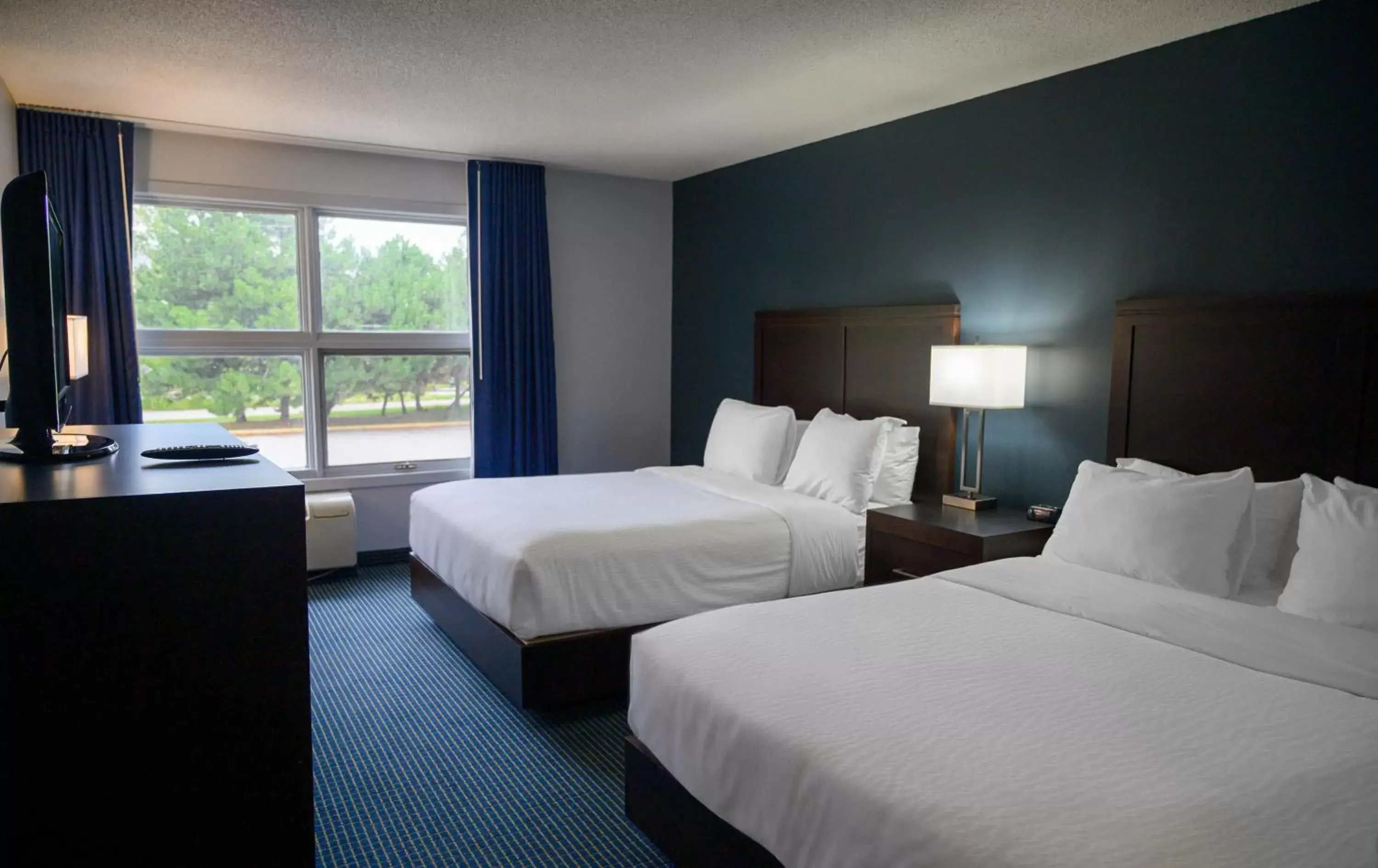 Bed in Days Inn by Wyndham Sarnia Harbourfront