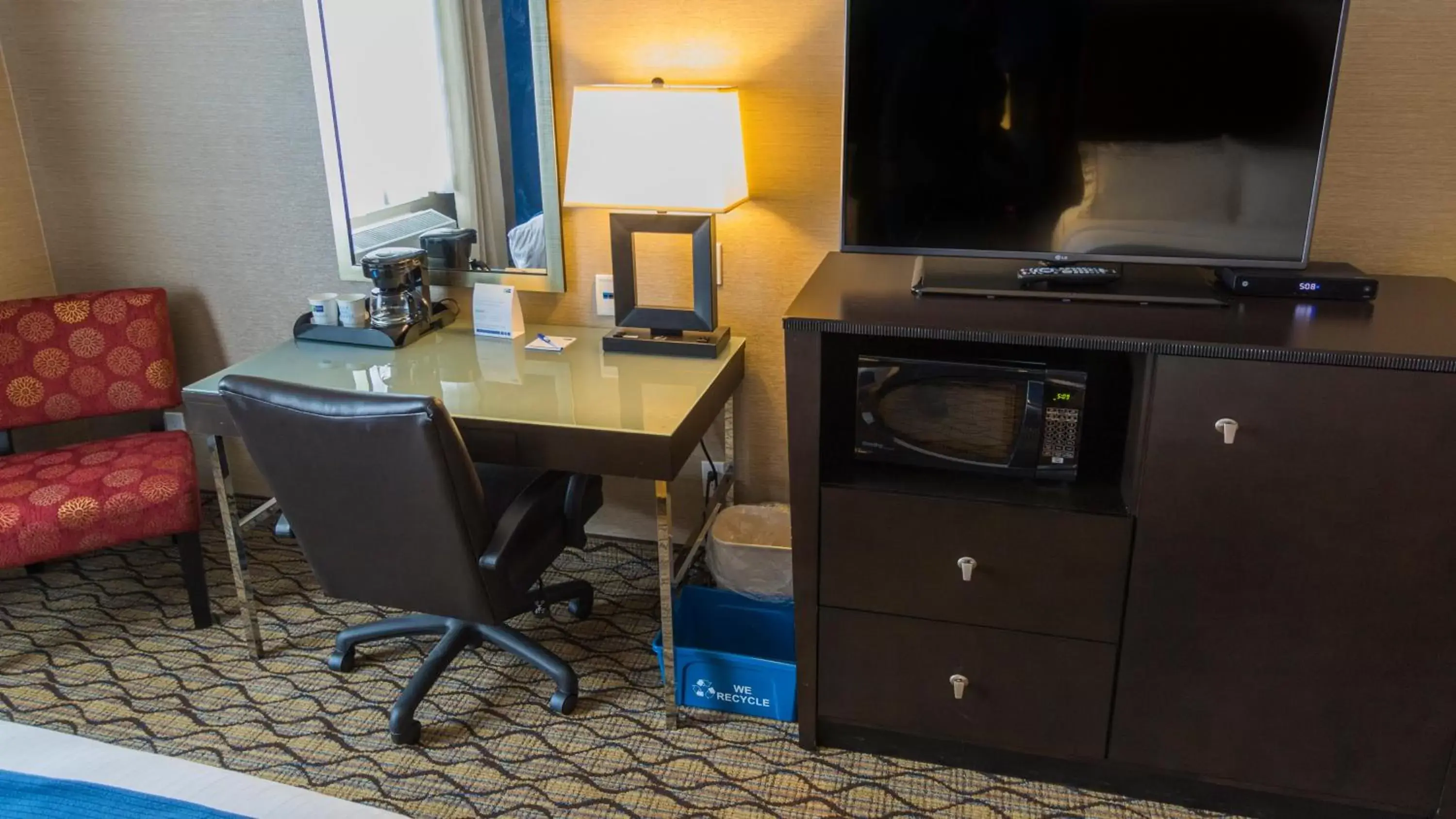 Photo of the whole room, TV/Entertainment Center in Holiday Inn Express Thunder Bay, an IHG Hotel