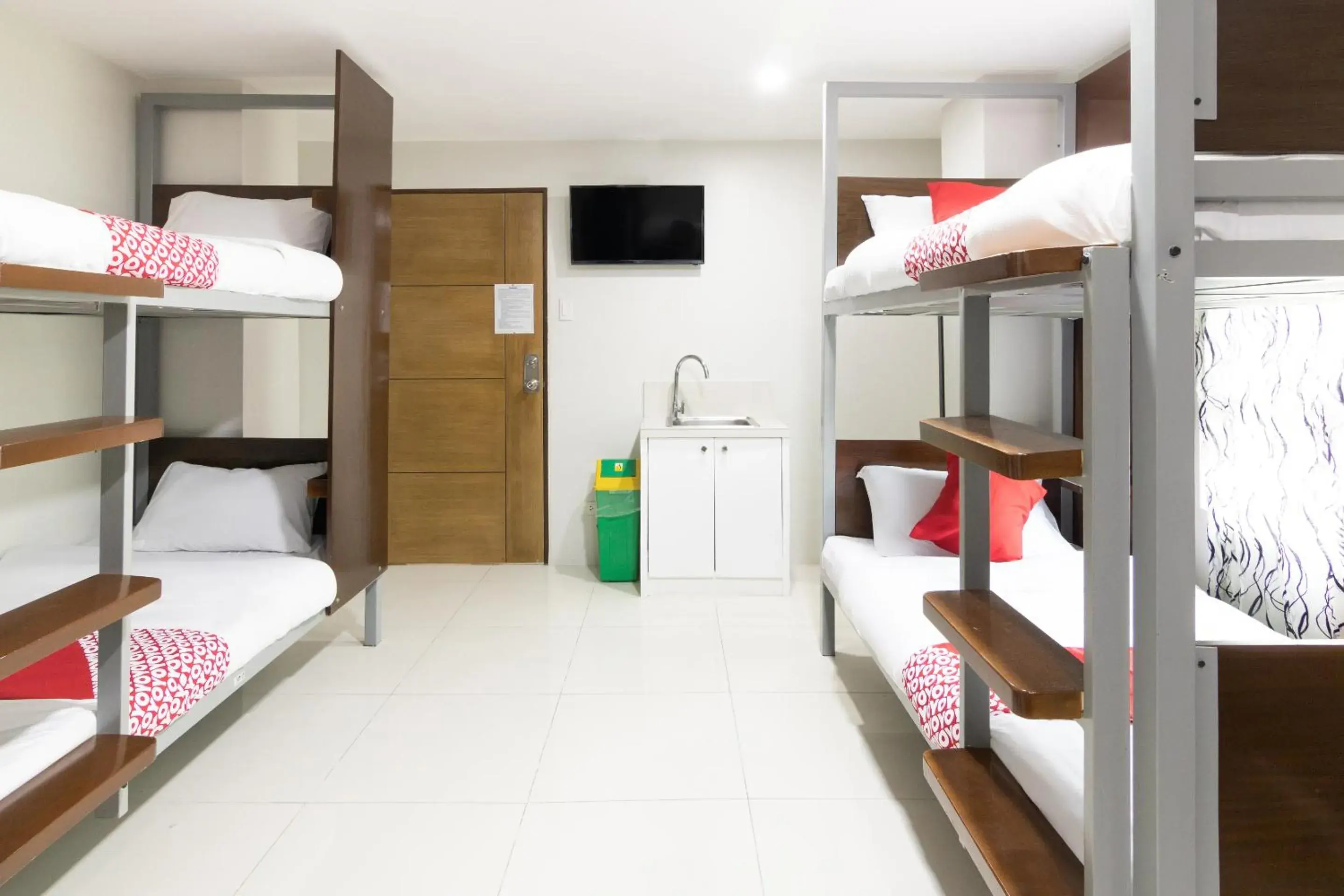 Bedroom, Bunk Bed in OYO 152 Sangco Condotel