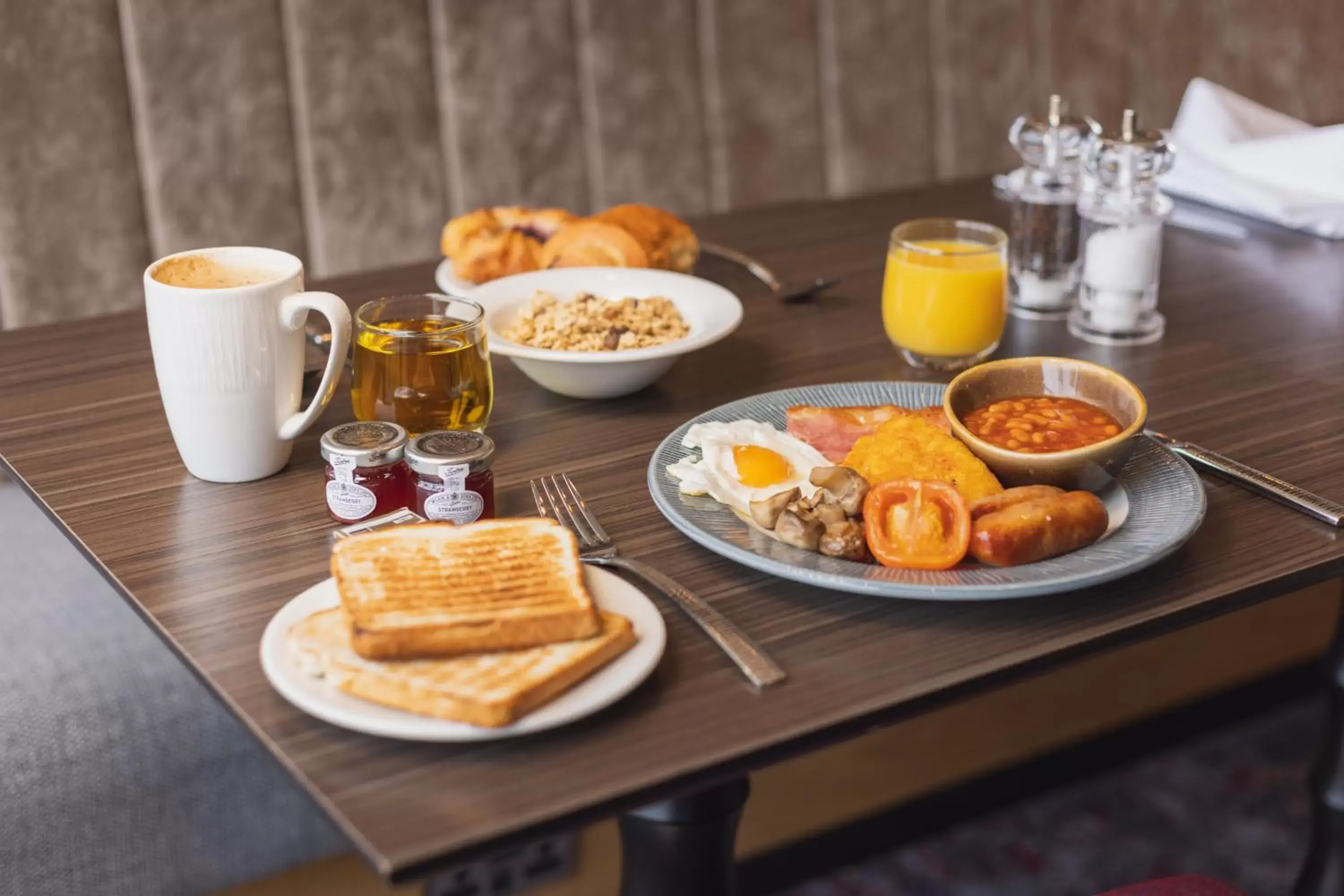 Breakfast in Hilton Garden Inn Birmingham Airport Uk
