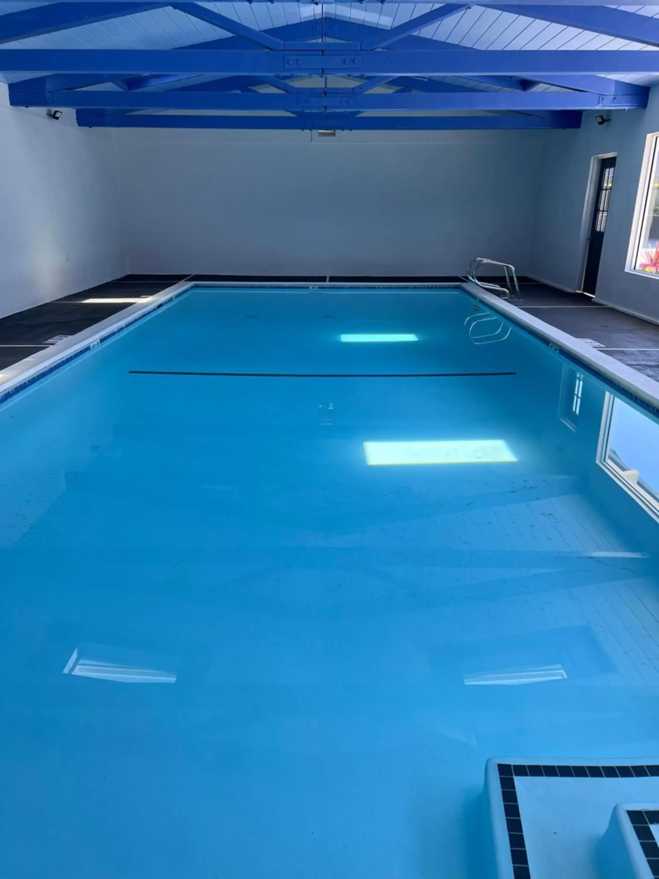 Swimming Pool in Surf City Inn & Suites
