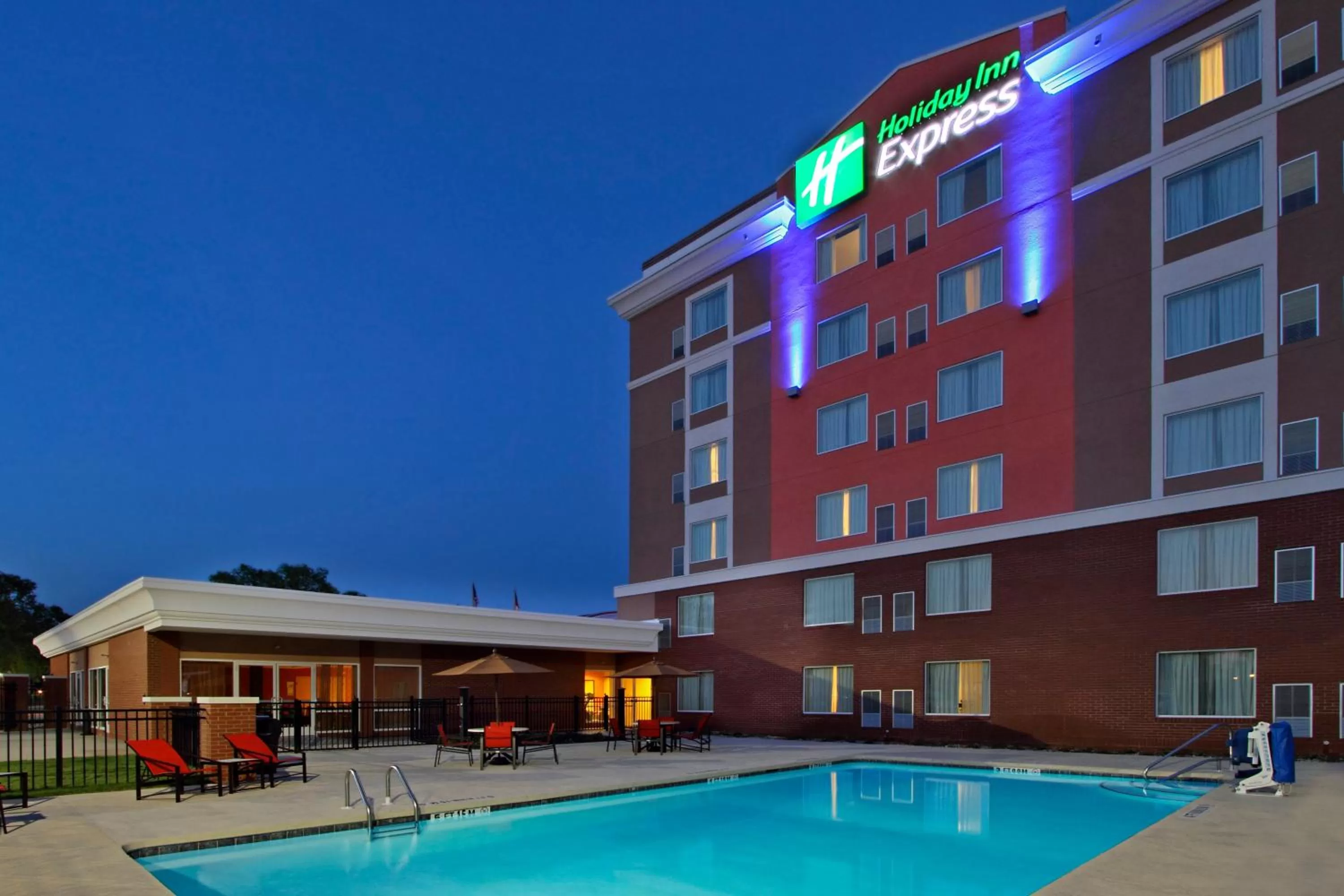 Swimming pool in Holiday Inn Express Augusta Downtown by IHG