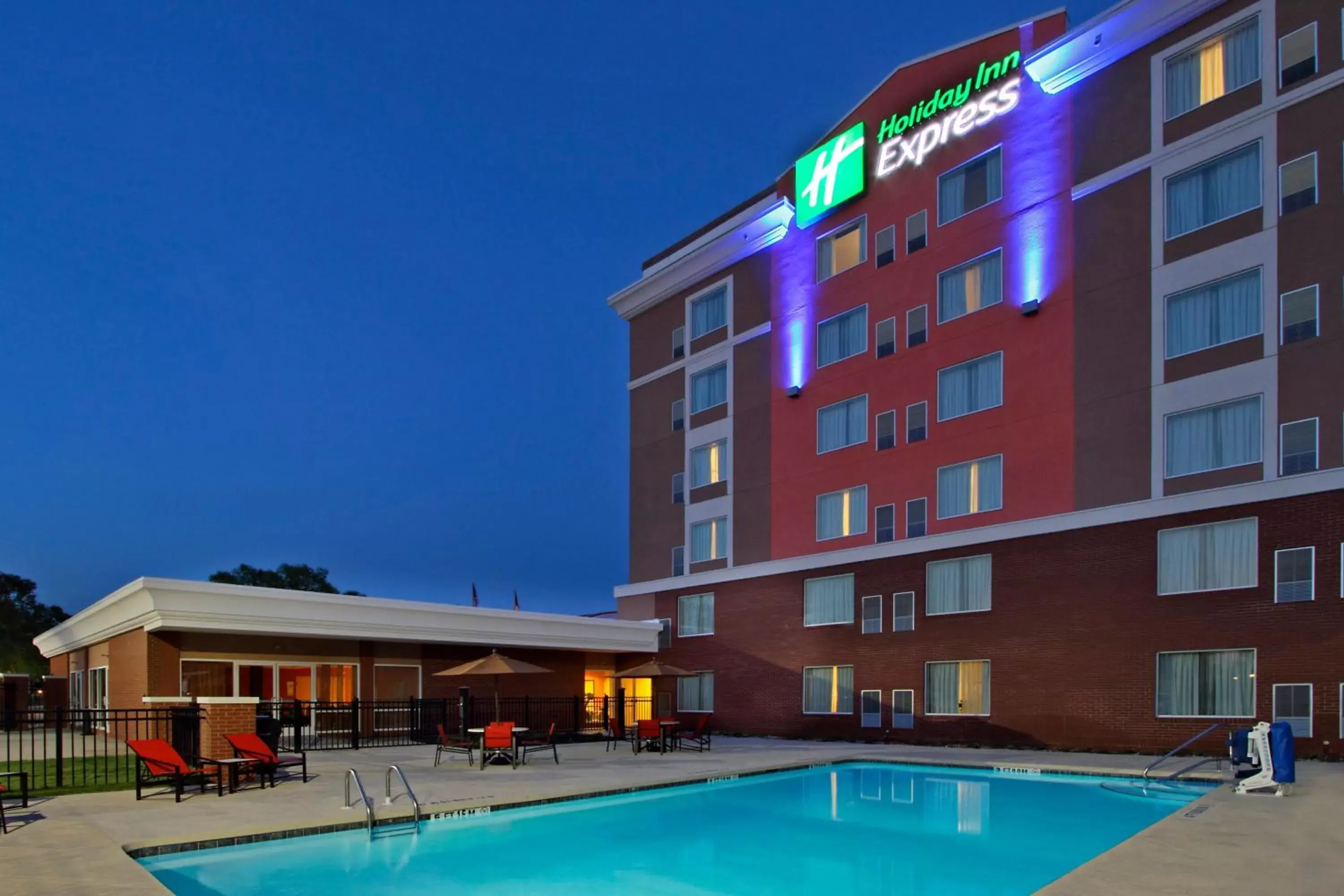 Swimming pool, Property Building in Holiday Inn Express Augusta Downtown, an IHG Hotel