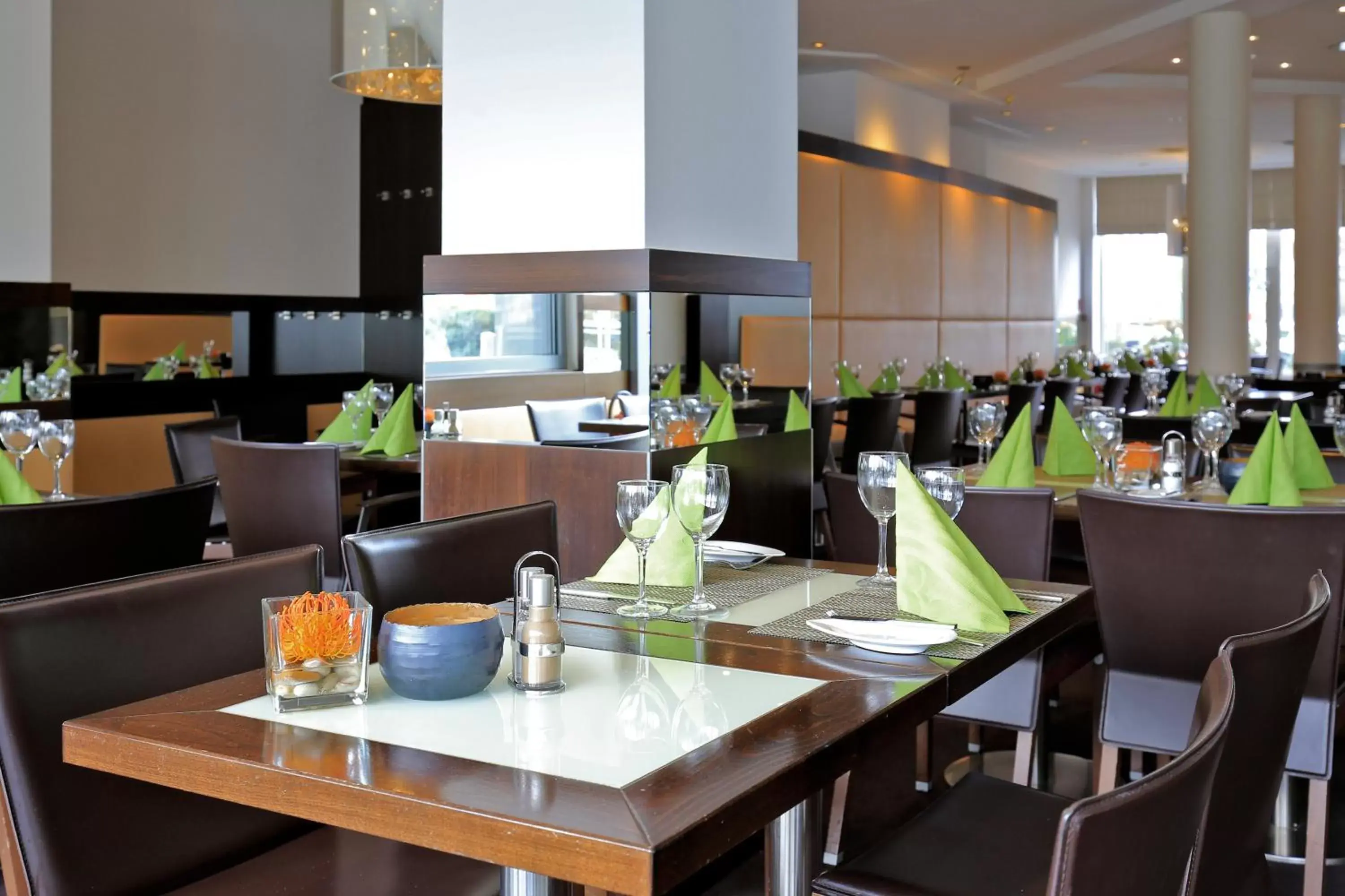 Restaurant/Places to Eat in Lindner Hotel Dusseldorf Airport
