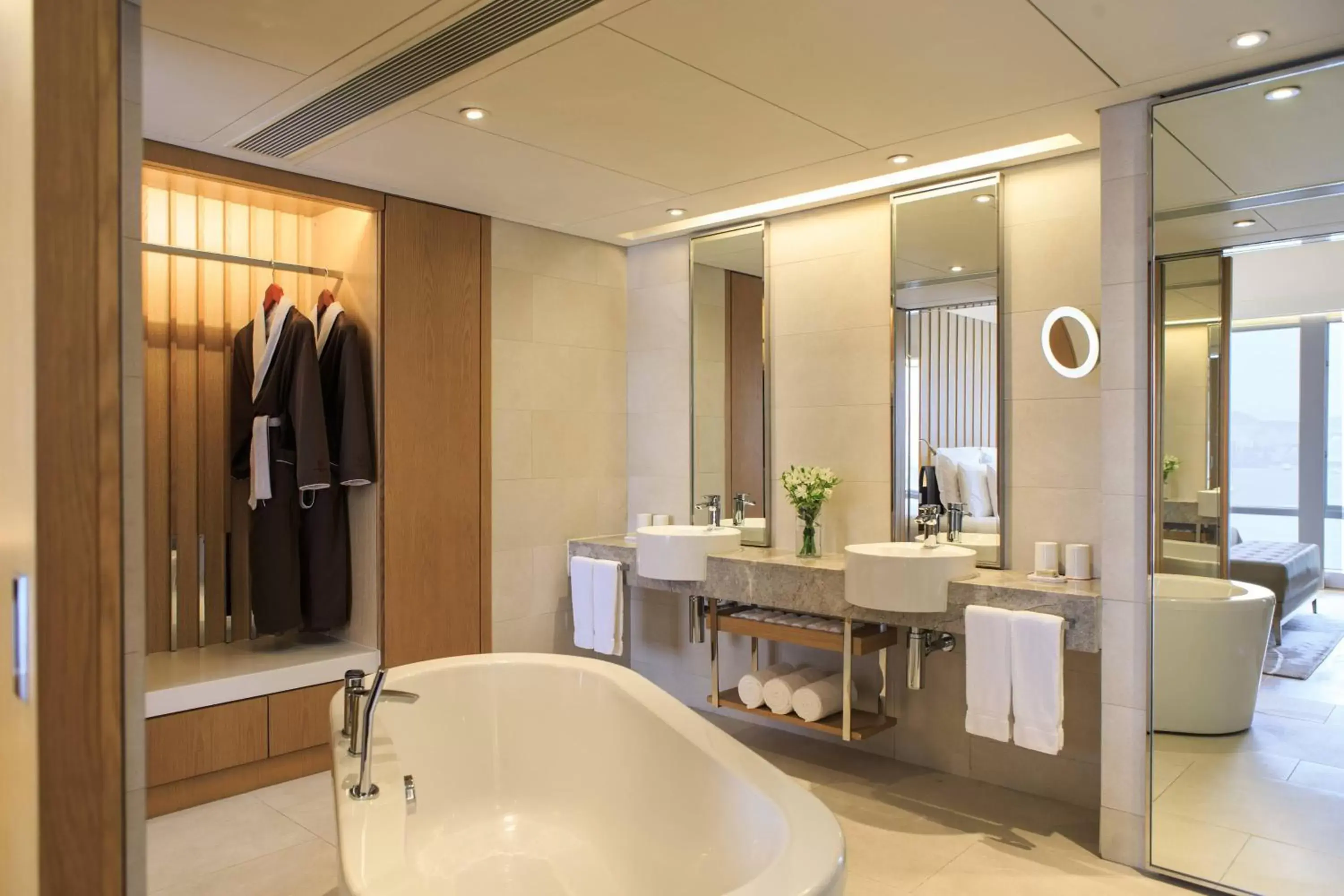 Bathroom in Renaissance Hong Kong Harbour View Hotel