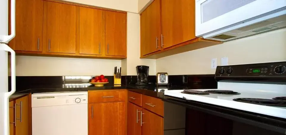 Coffee/tea facilities, Kitchen/Kitchenette in Beachwalk Villas