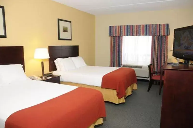 Day, Bed in Holiday Inn Express Stephens City, an IHG Hotel