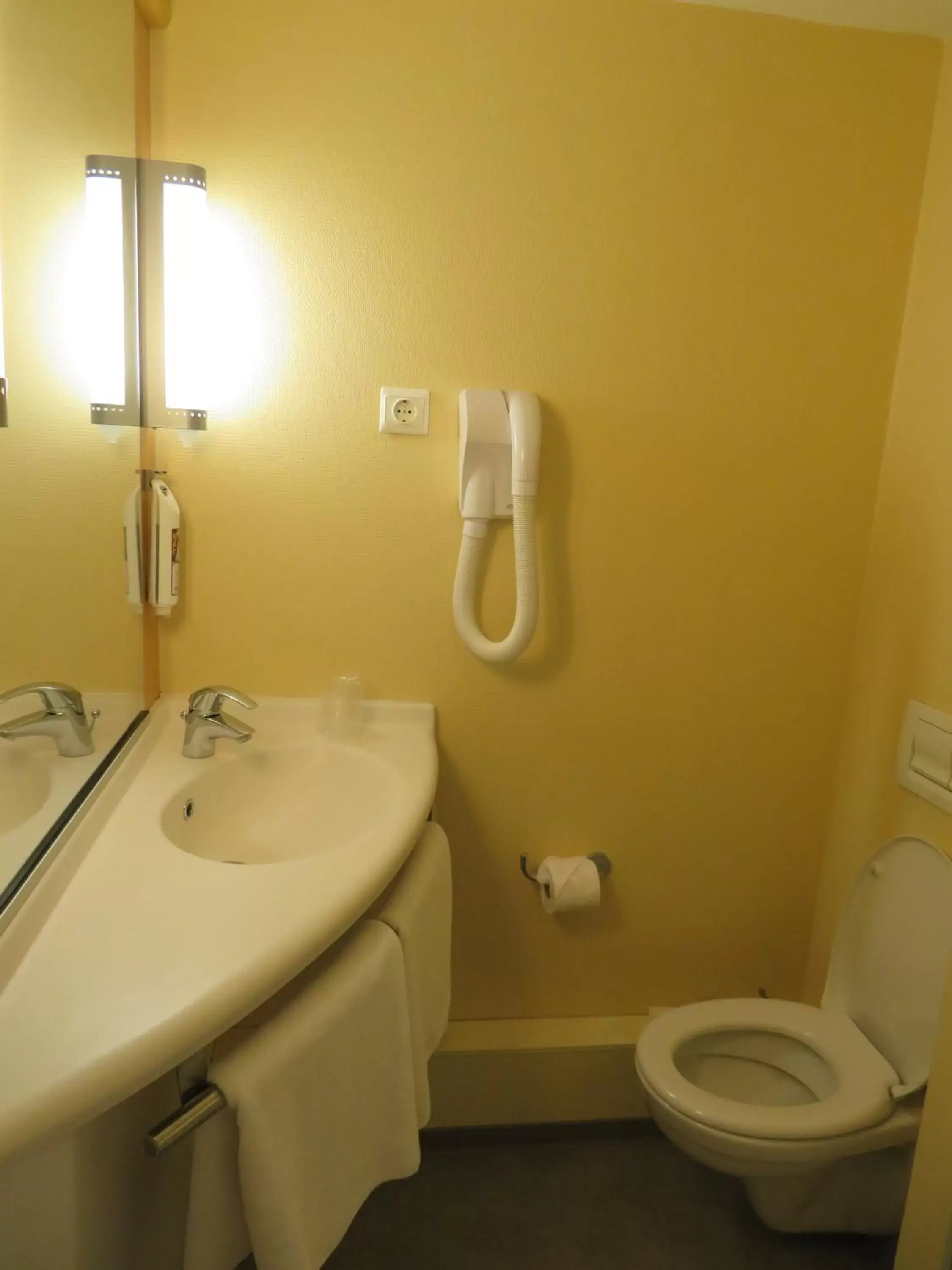 Bathroom in ibis Tlemcen Bathroom in ibis Tlemcen