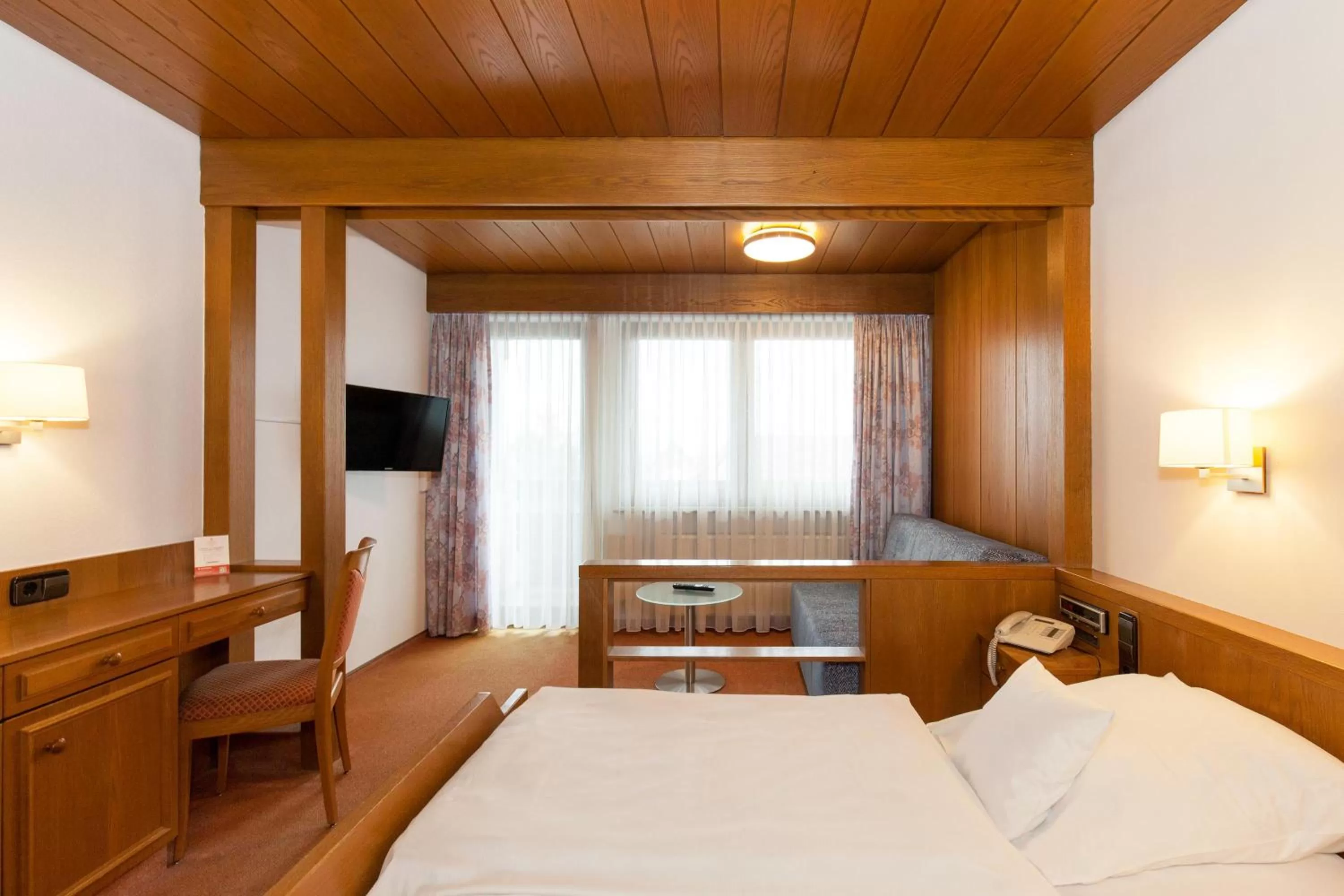 TV and multimedia, Bed in Landgasthof Hotel Hirsch