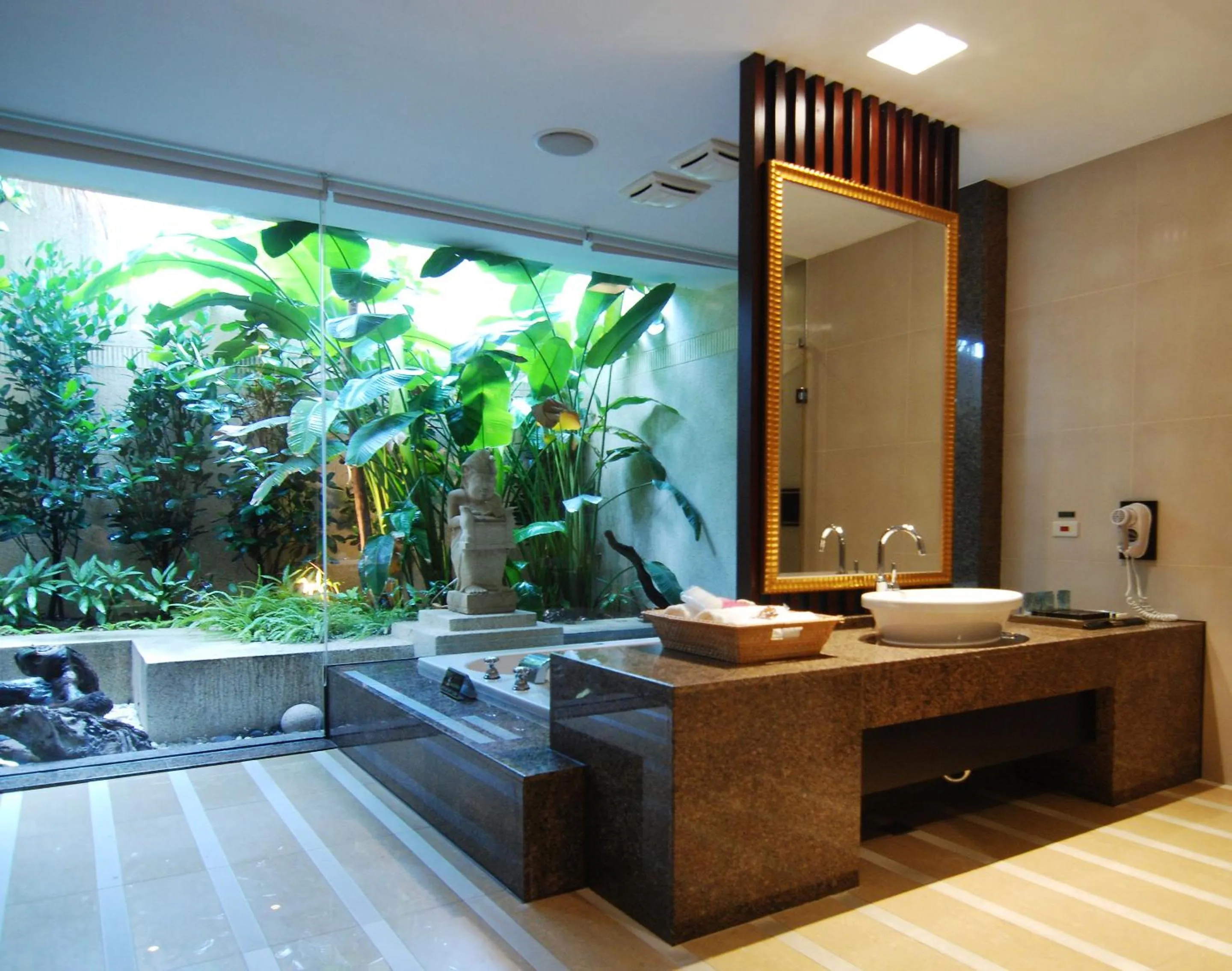 Bathroom in Yes Motel