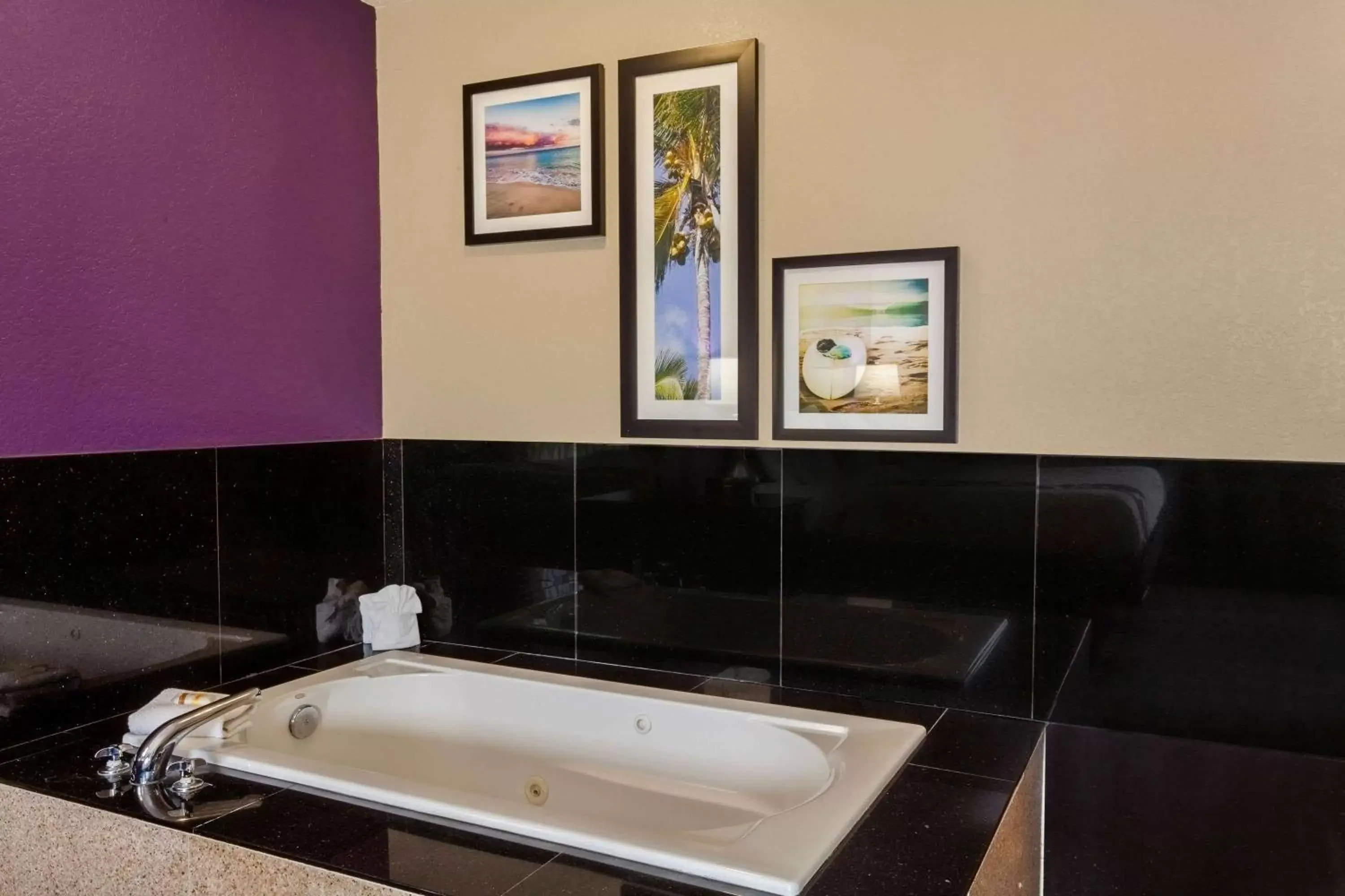 Photo of the whole room, Bathroom in La Quinta by Wyndham Port Orange / Daytona
