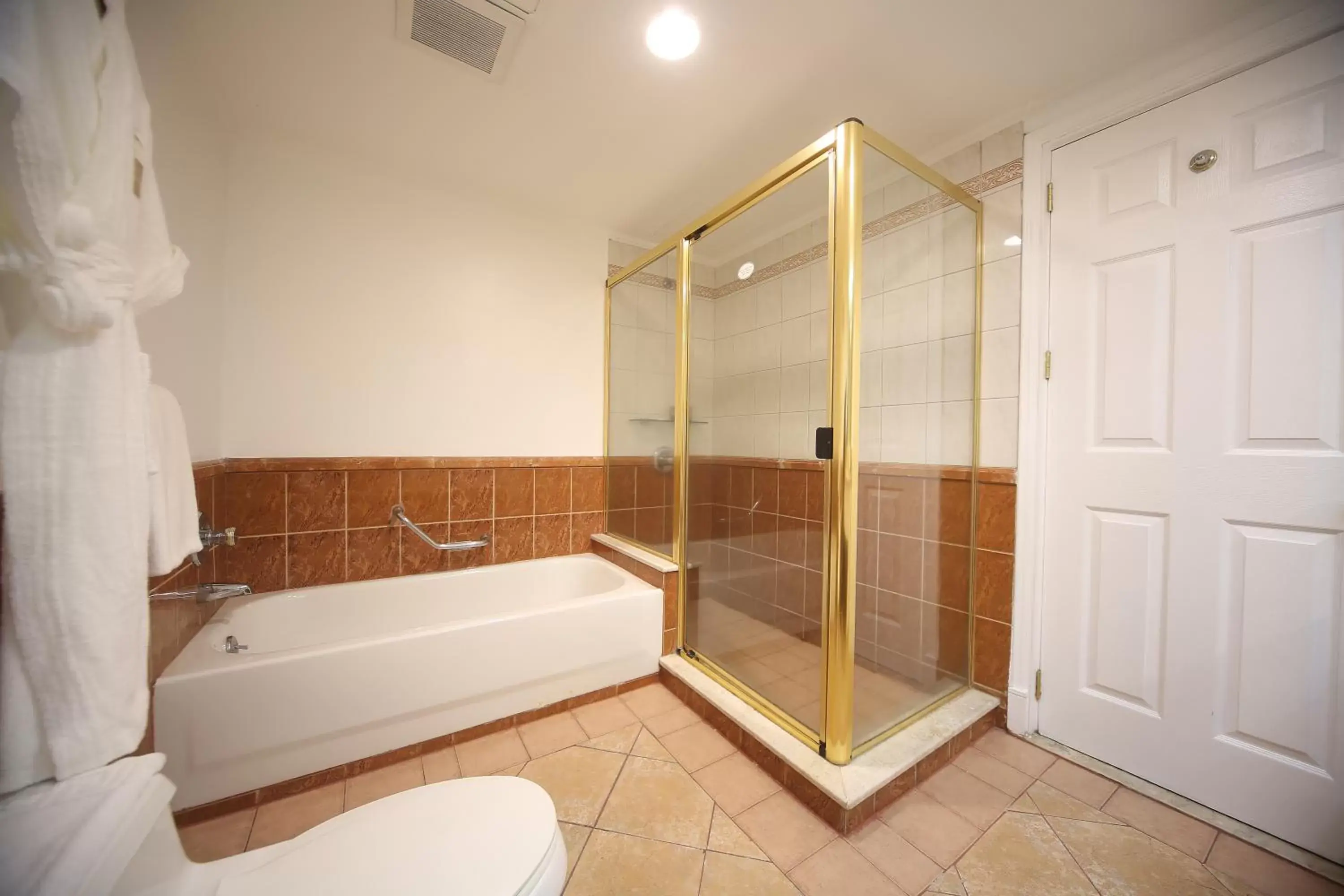 Shower, Bathroom in Infinity Tower Suites