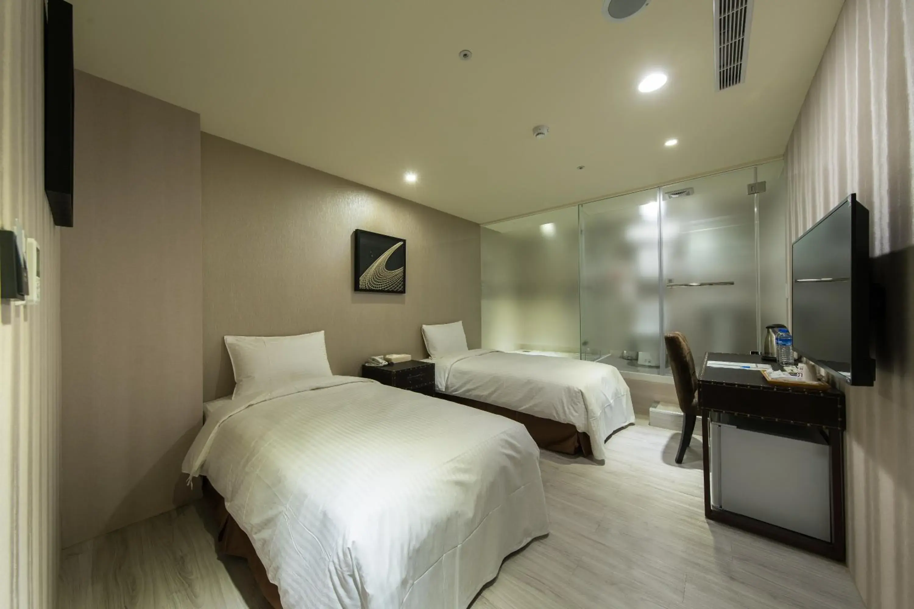 Photo of the whole room, Bed in XinsheHotel - Chungli