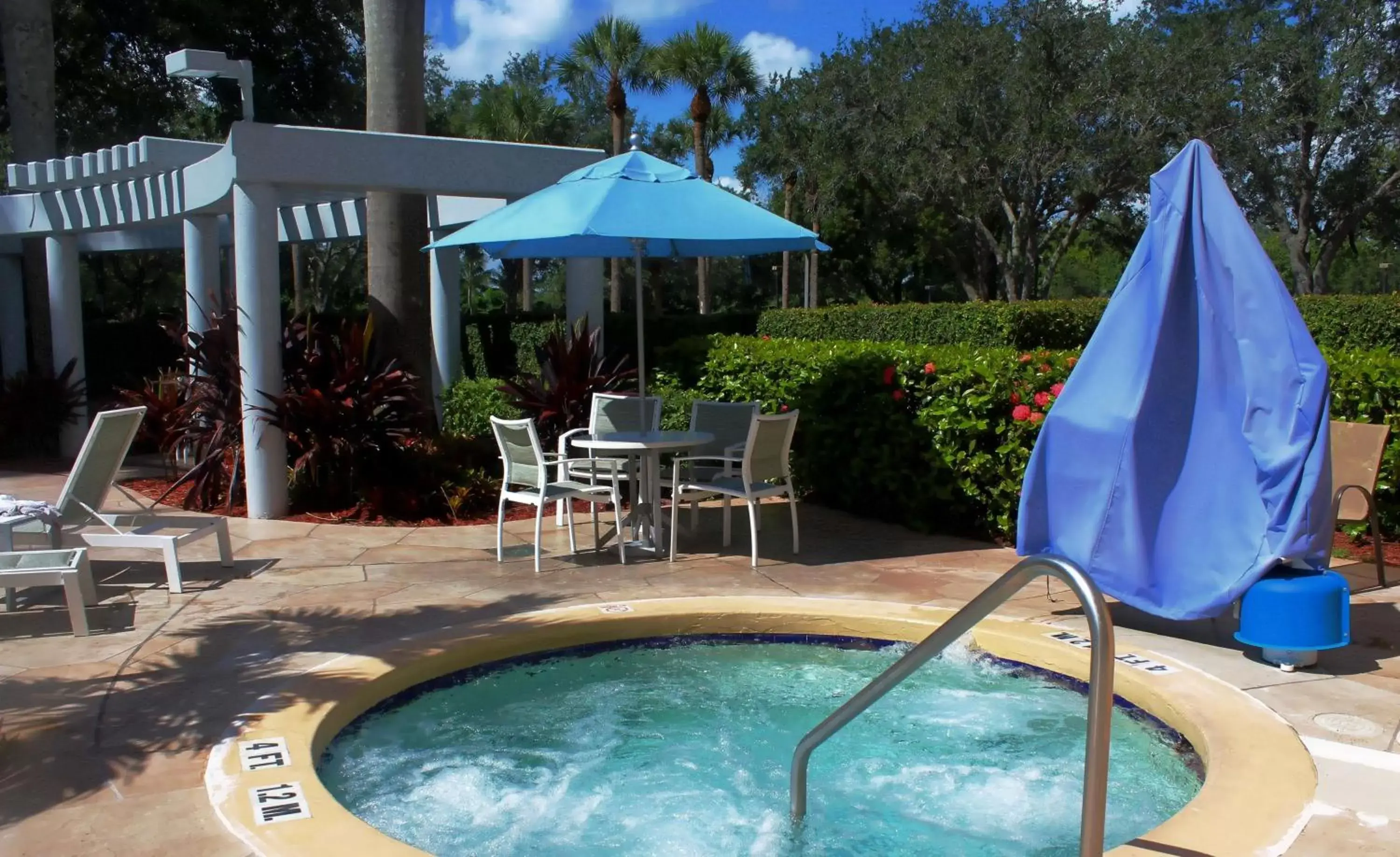Swimming Pool in Hilton Boca Raton Suites