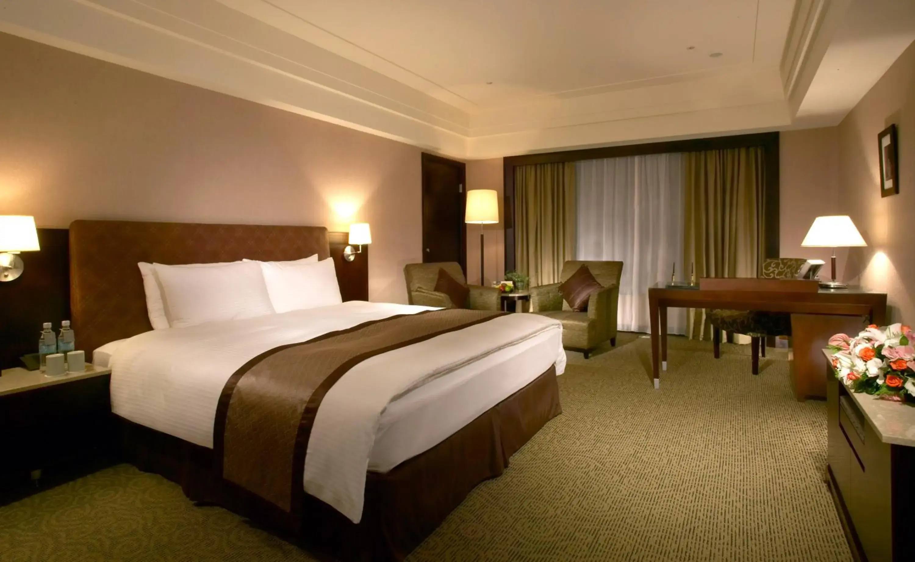 Bed in Grand Forward Hotel