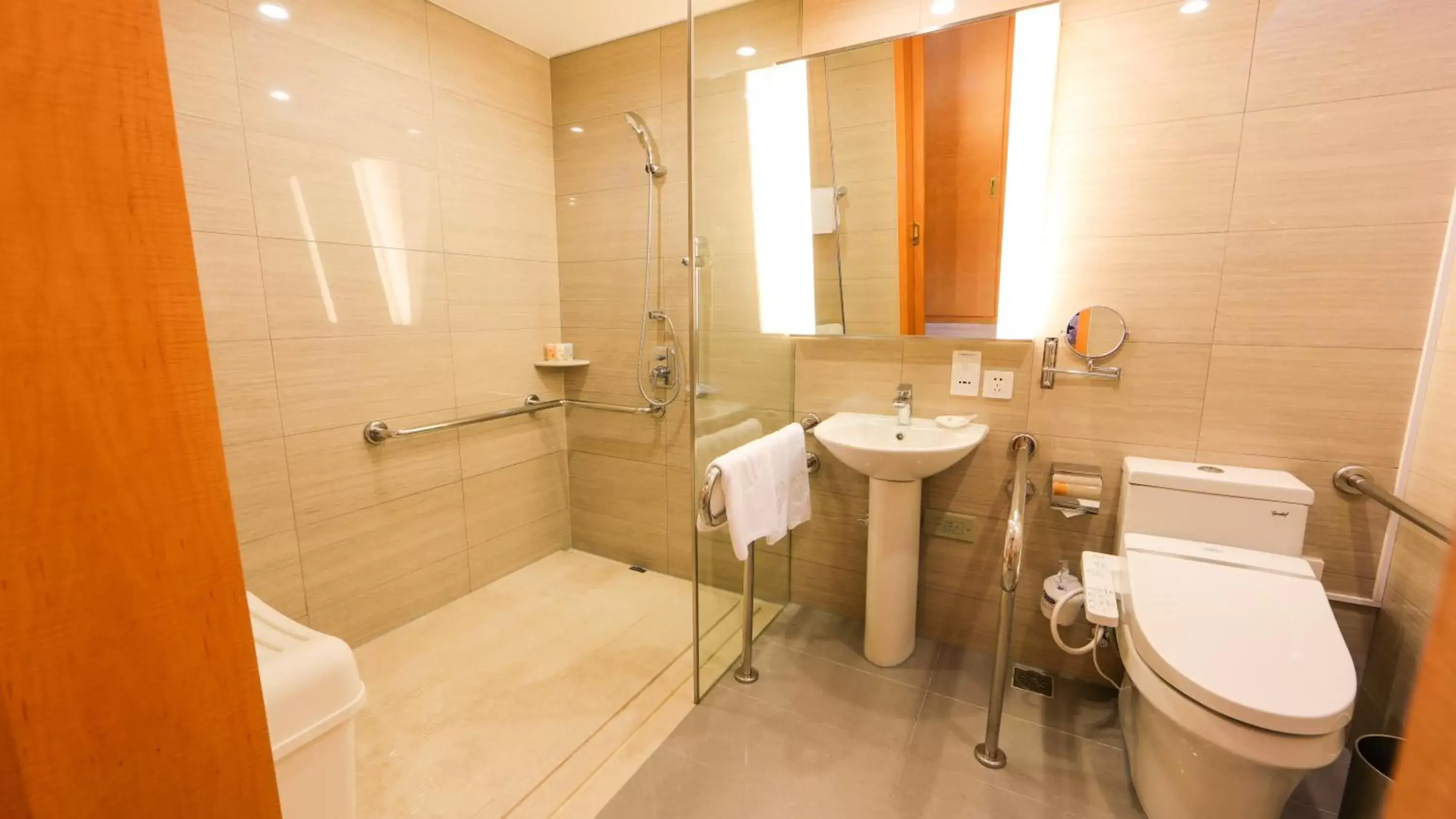 Bathroom in Ramada Plaza Shanghai Pudong Airport - A journey starts at the PVG Airport