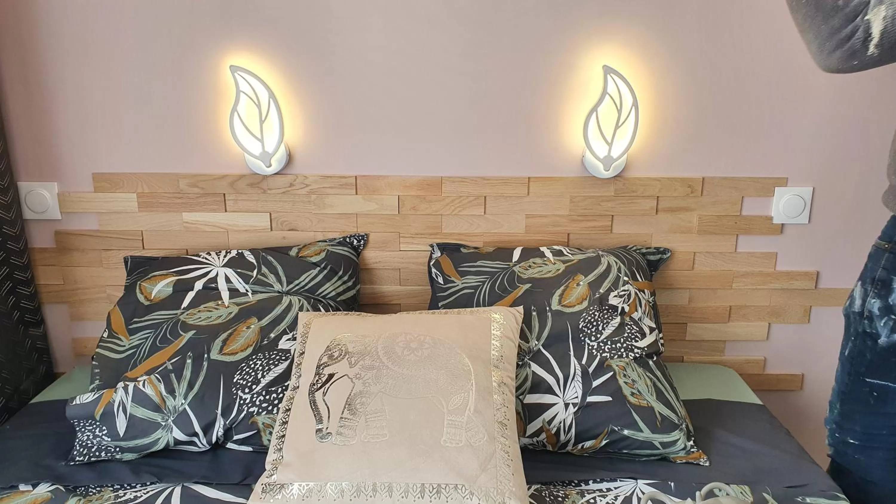 Bedroom, Bed in La Maison de la Côte des Légendes