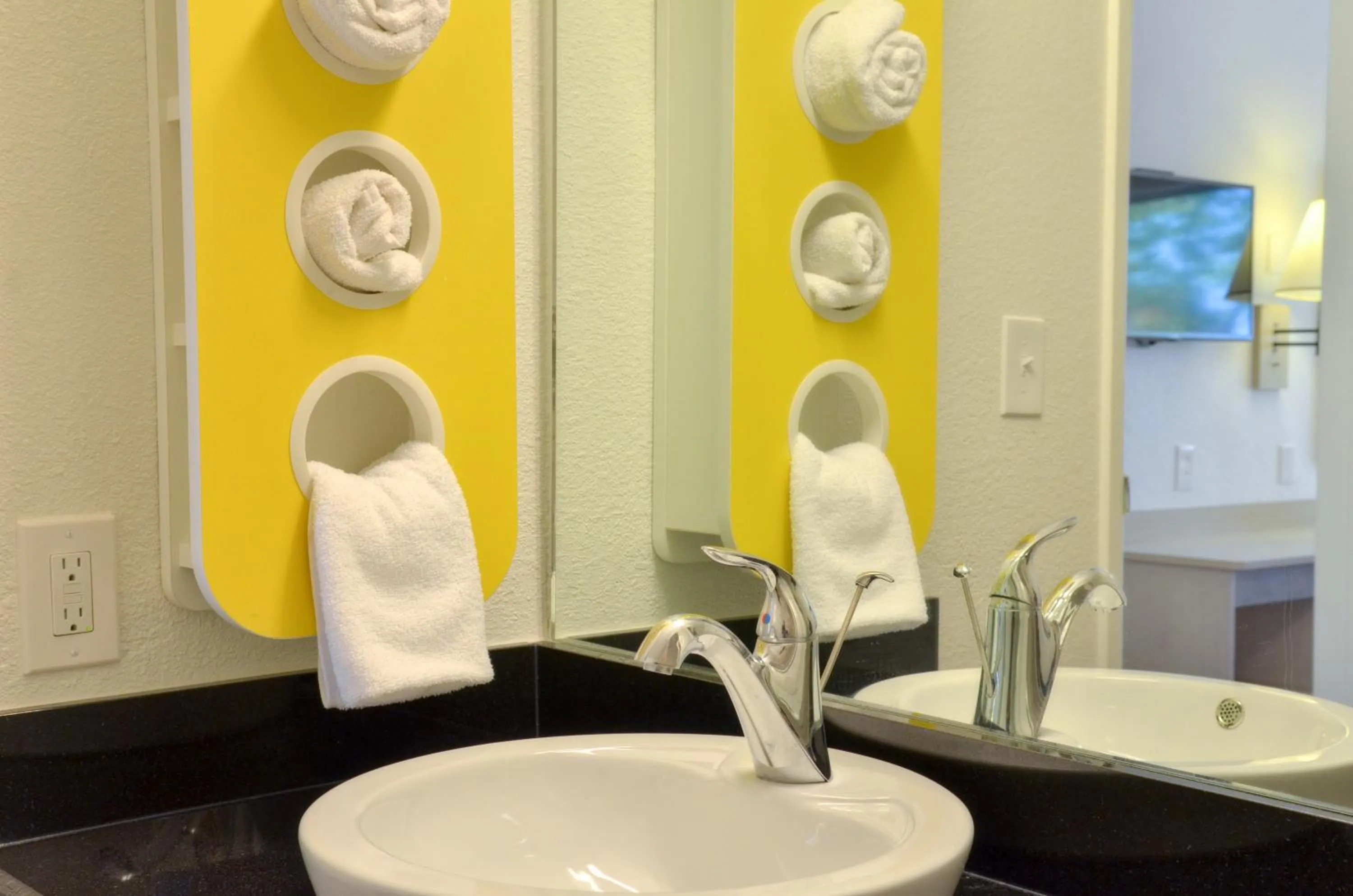 Bathroom in Motel 6-Santa Nella, CA - Los Banos - Interstate 5