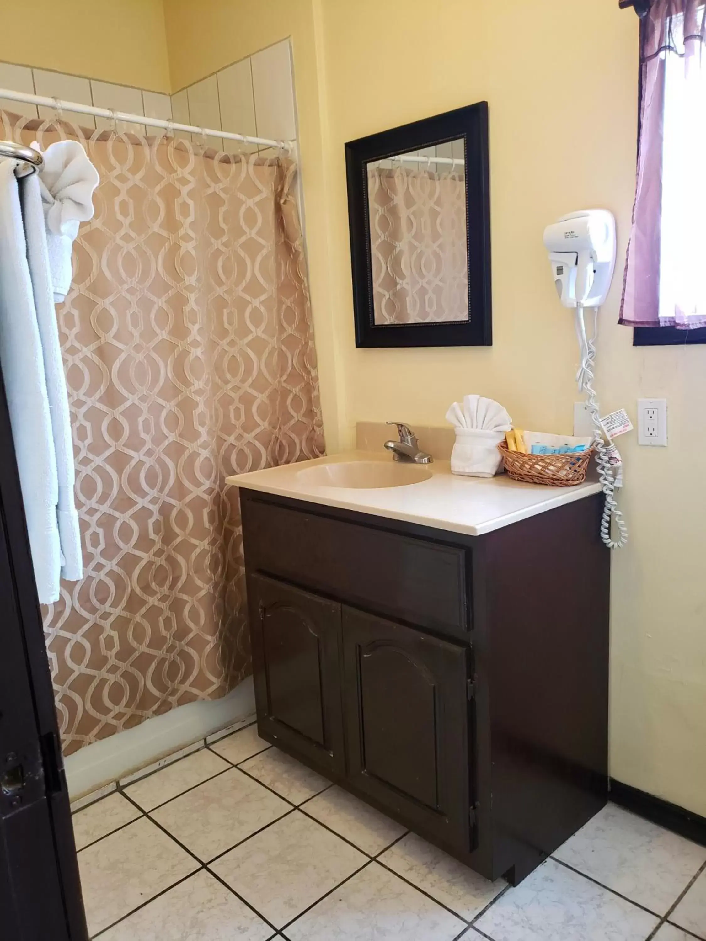 Bathroom in Ocean Tide Beach Resort