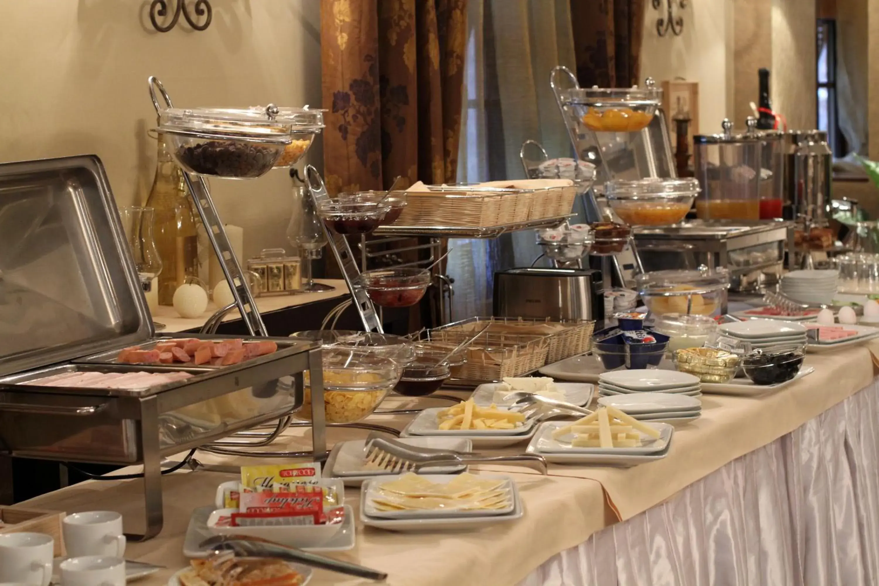 Restaurant/places to eat in MonarC Hotel Restaurant/places to eat in MonarC Hotel