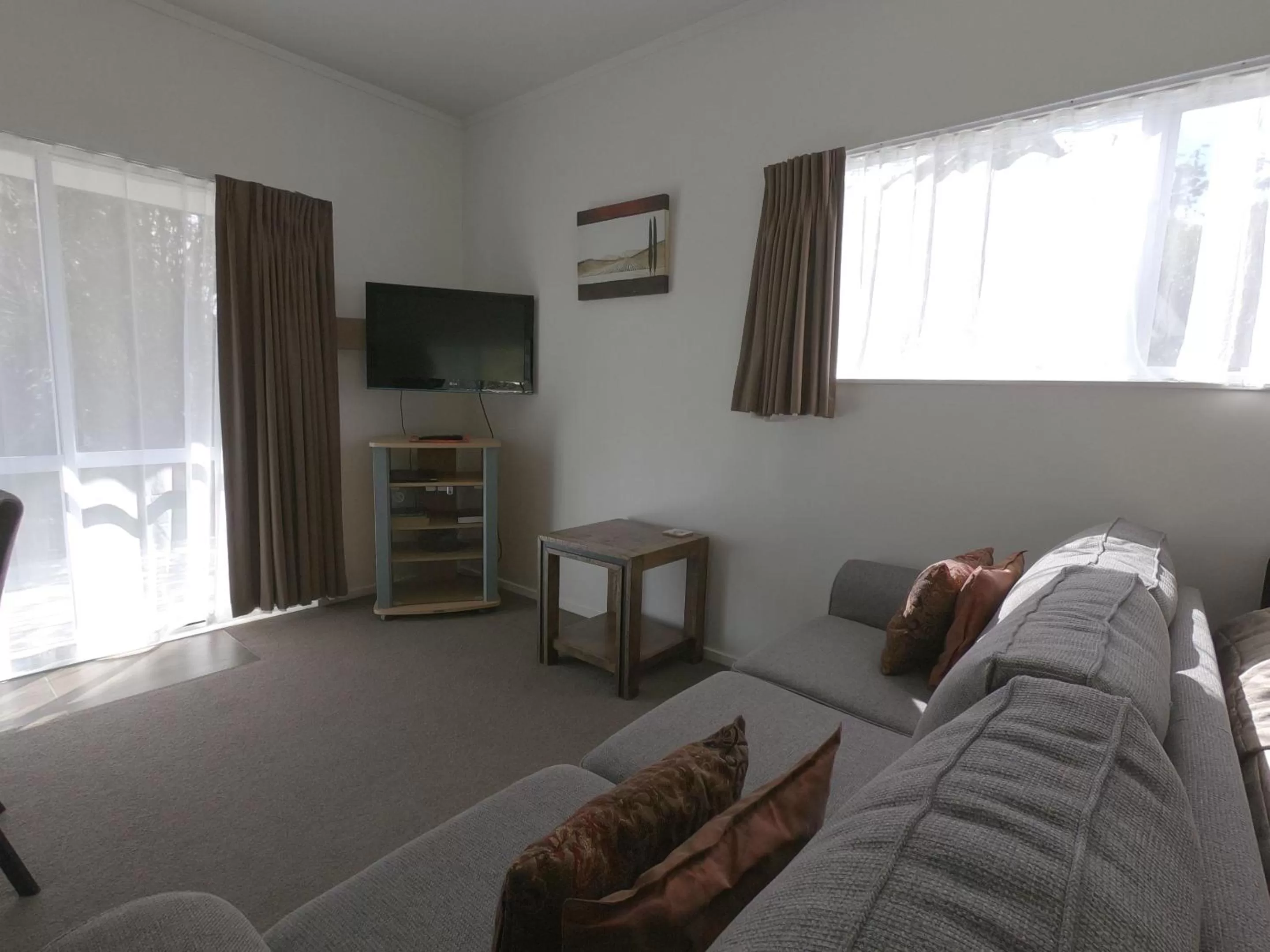 Living room in Castle Court Motel