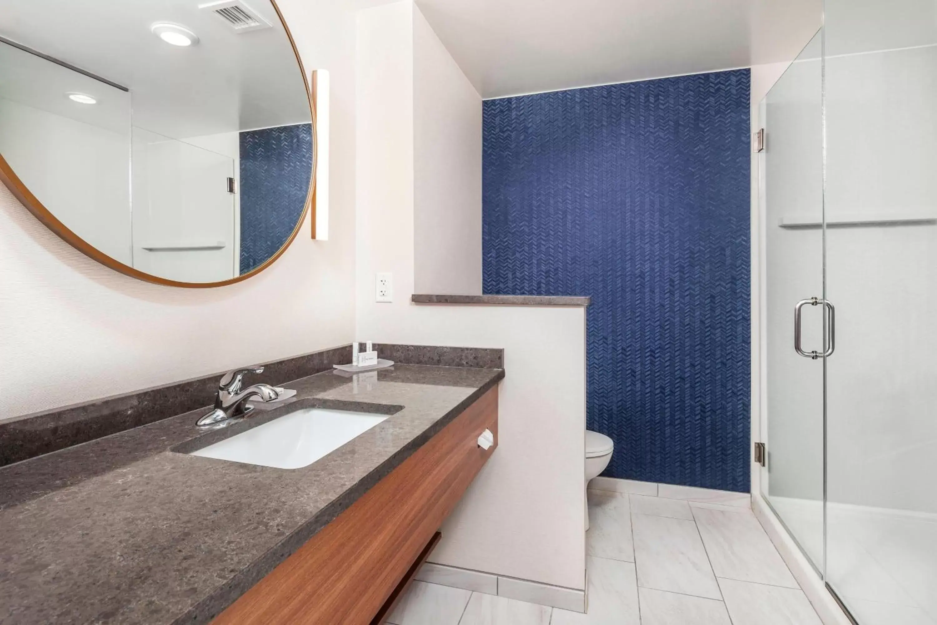 Bathroom in Fairfield Inn & Suites by Marriott Lebanon