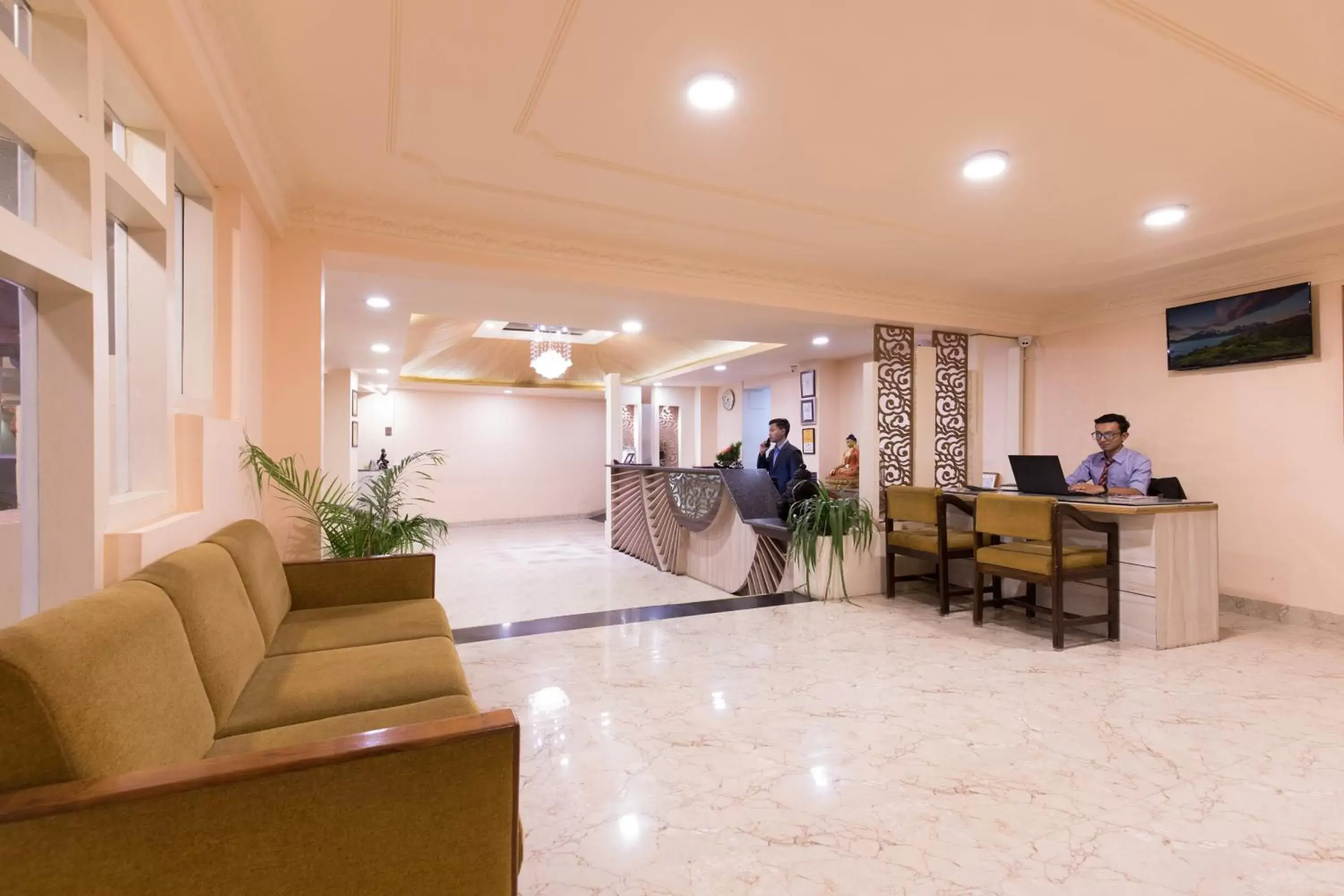 Staff, Lobby/Reception in Hotel Moonlight