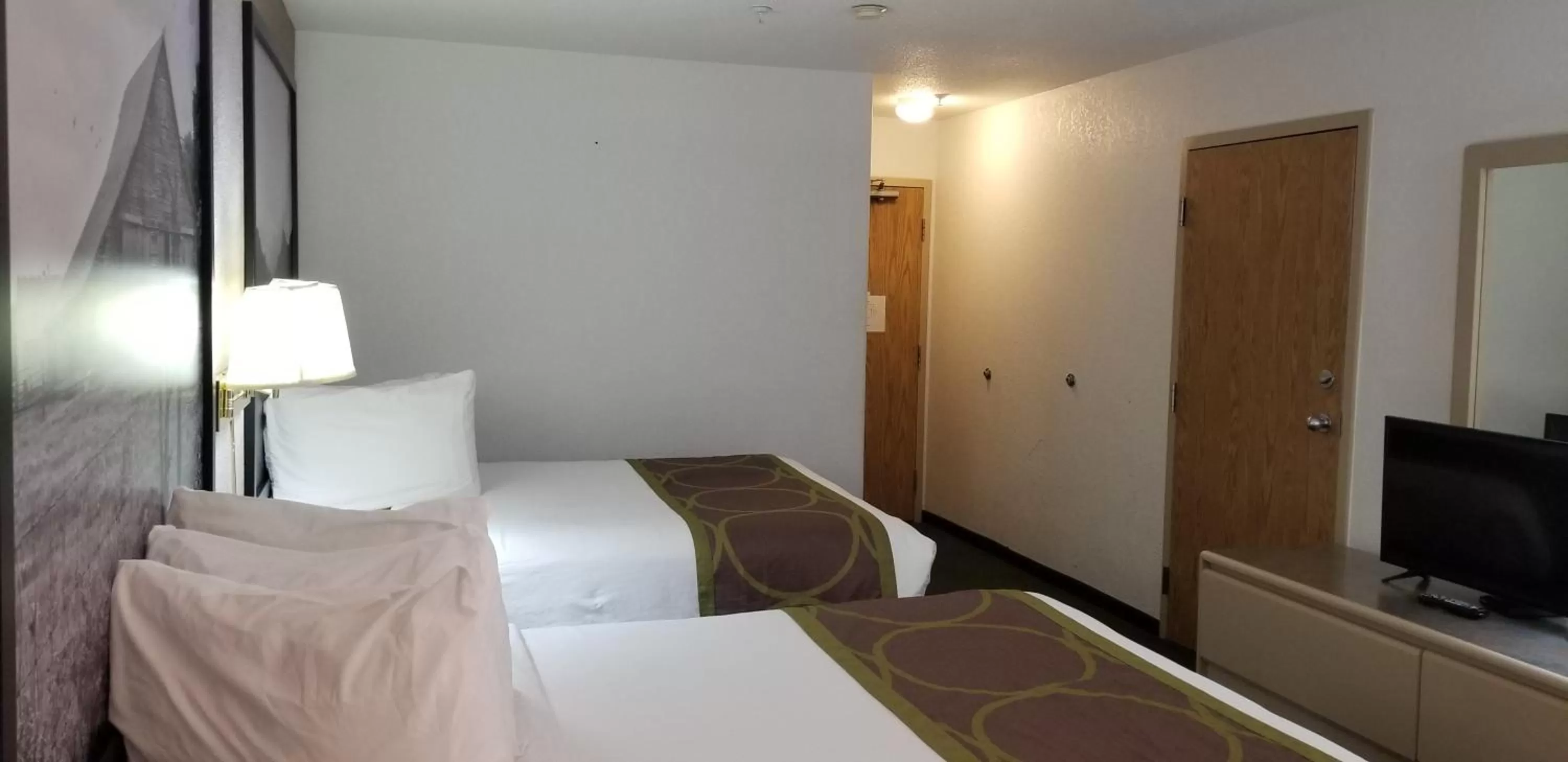 Bed in Super 8 by Wyndham Pincher Creek AB