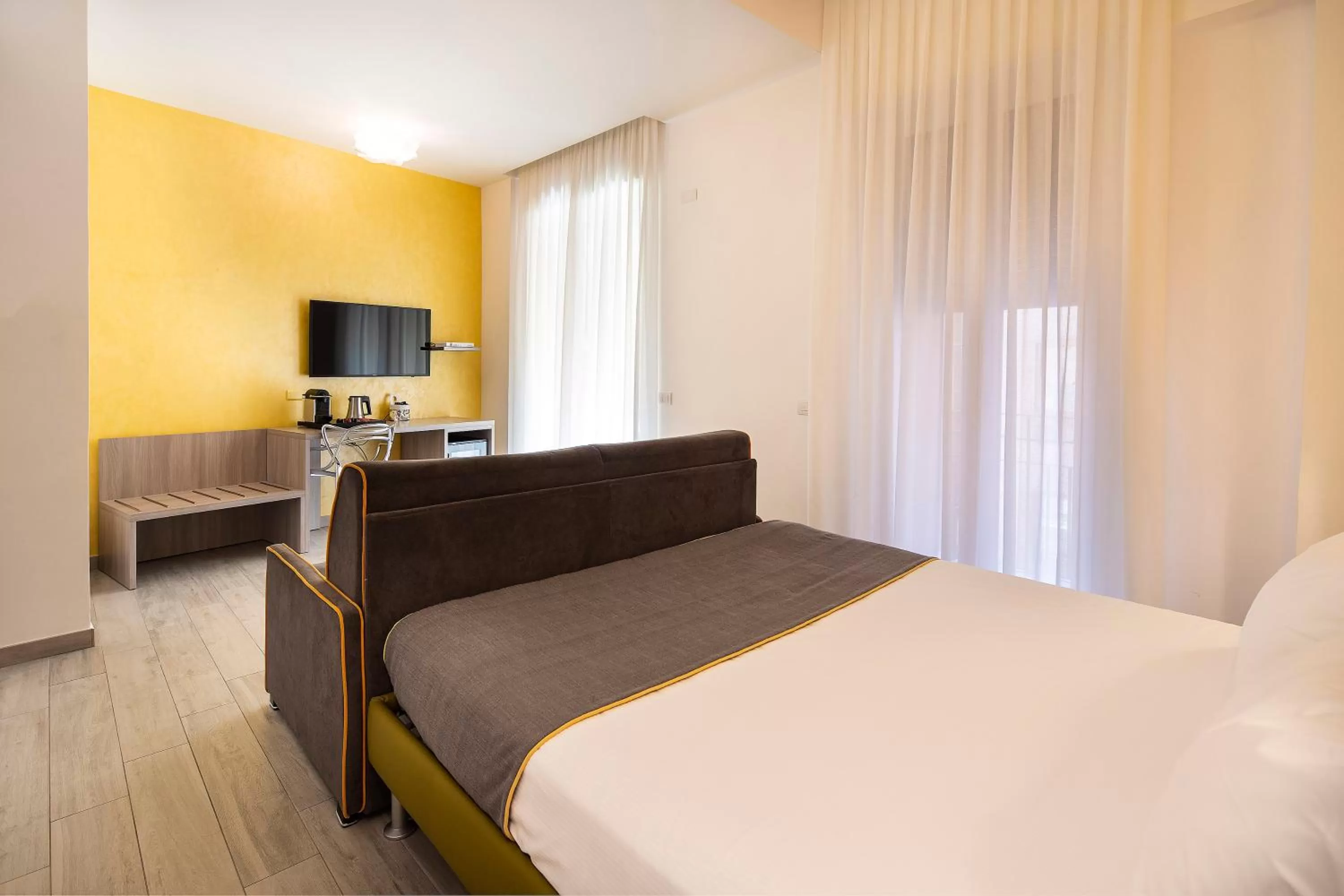 TV and multimedia, Bed in IstayinToledo Luxury Guest House