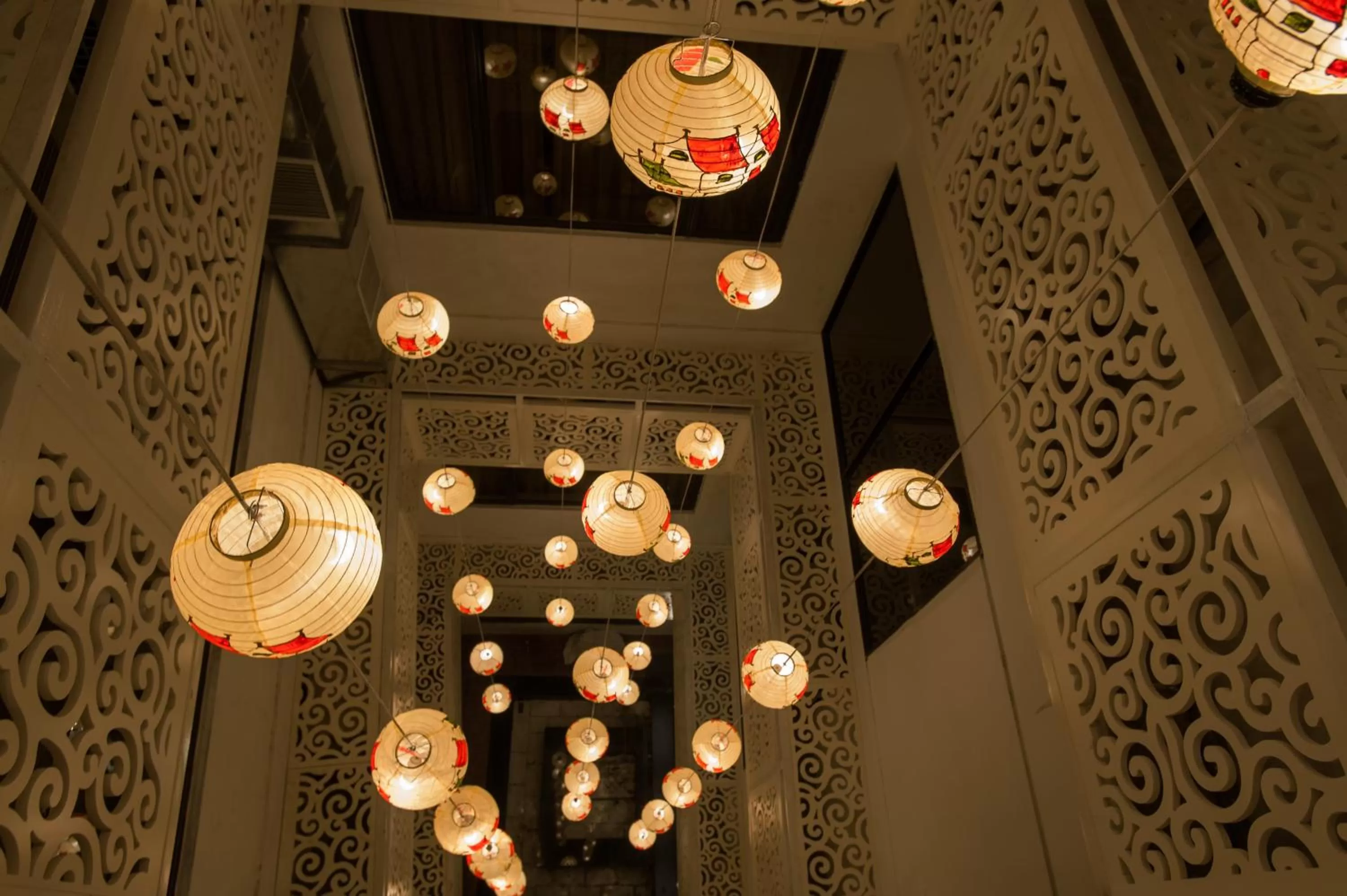 Night, Restaurant/Places to Eat in Mon Regency Hotel