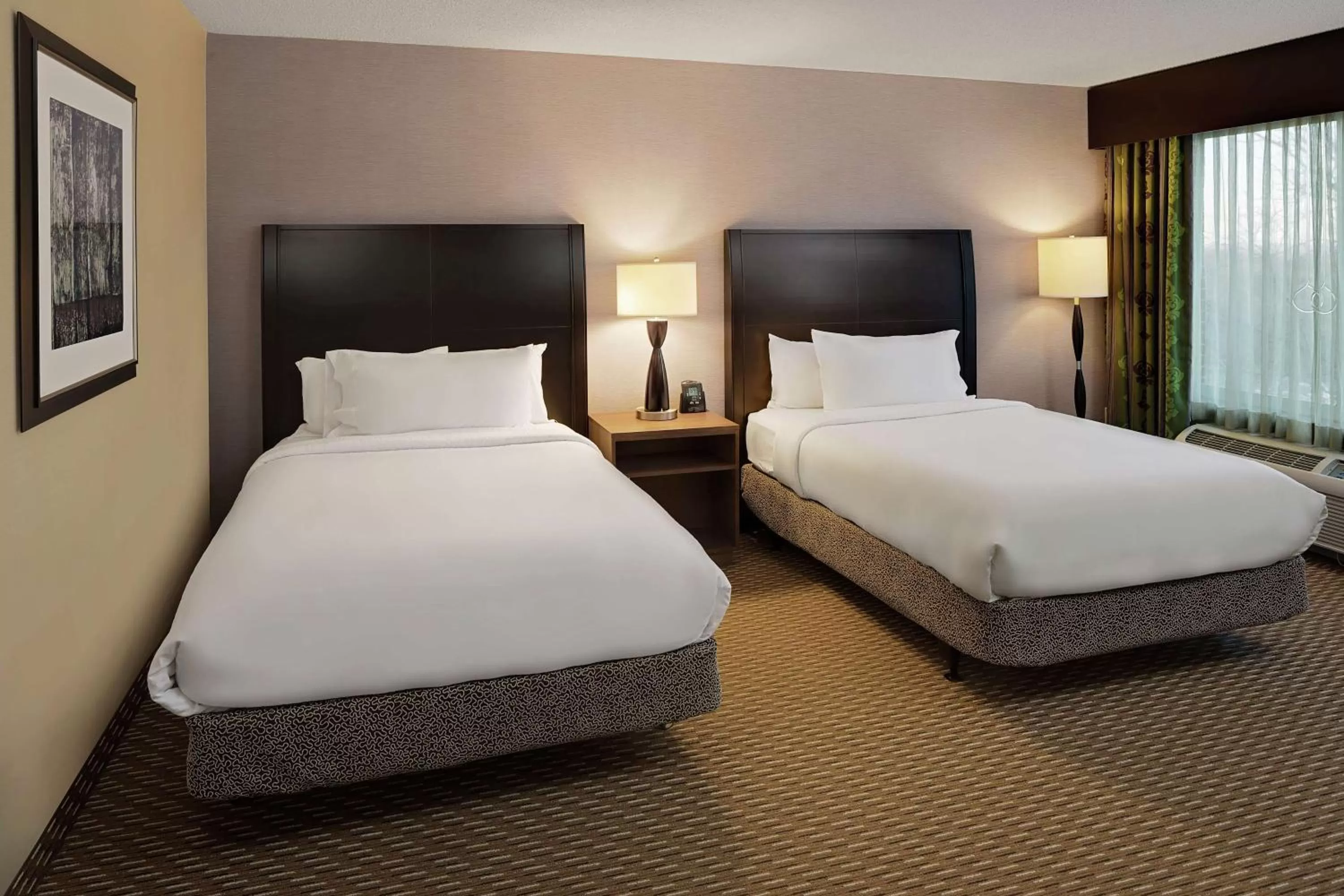 Bed in Hilton Garden Inn Hartford North-Bradley International Airport