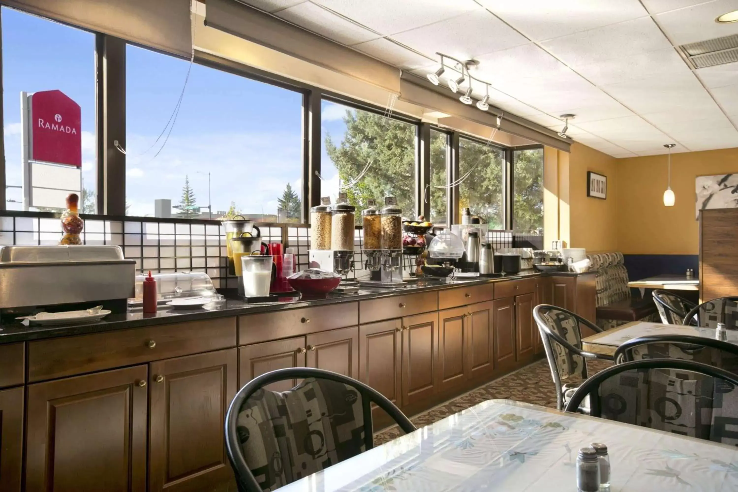 Restaurant/places to eat in Ramada by Wyndham Lethbridge Restaurant/places to eat in Ramada by Wyndham Lethbridge