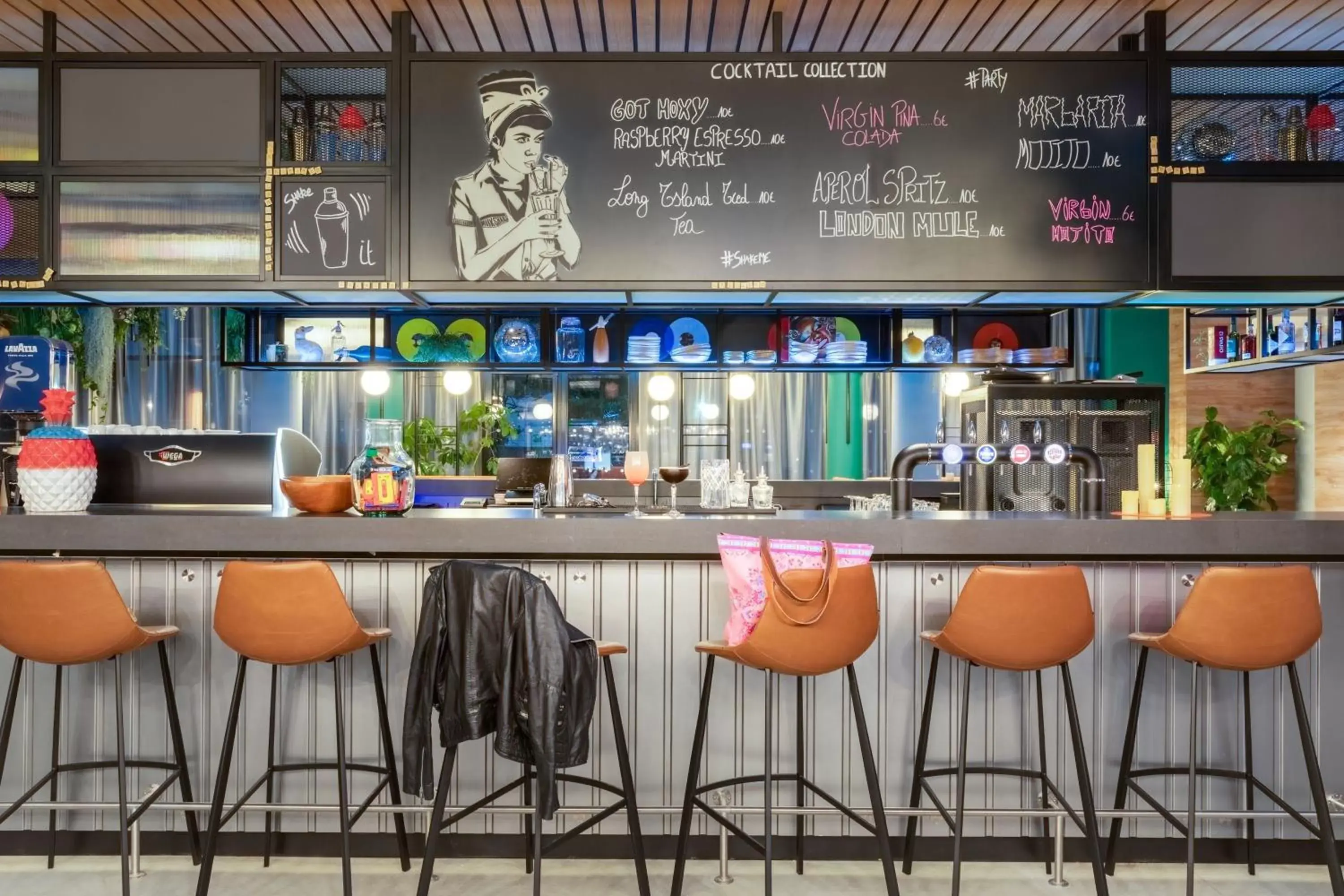 Restaurant/places to eat, Lounge/Bar in Moxy Paris Val d'Europe