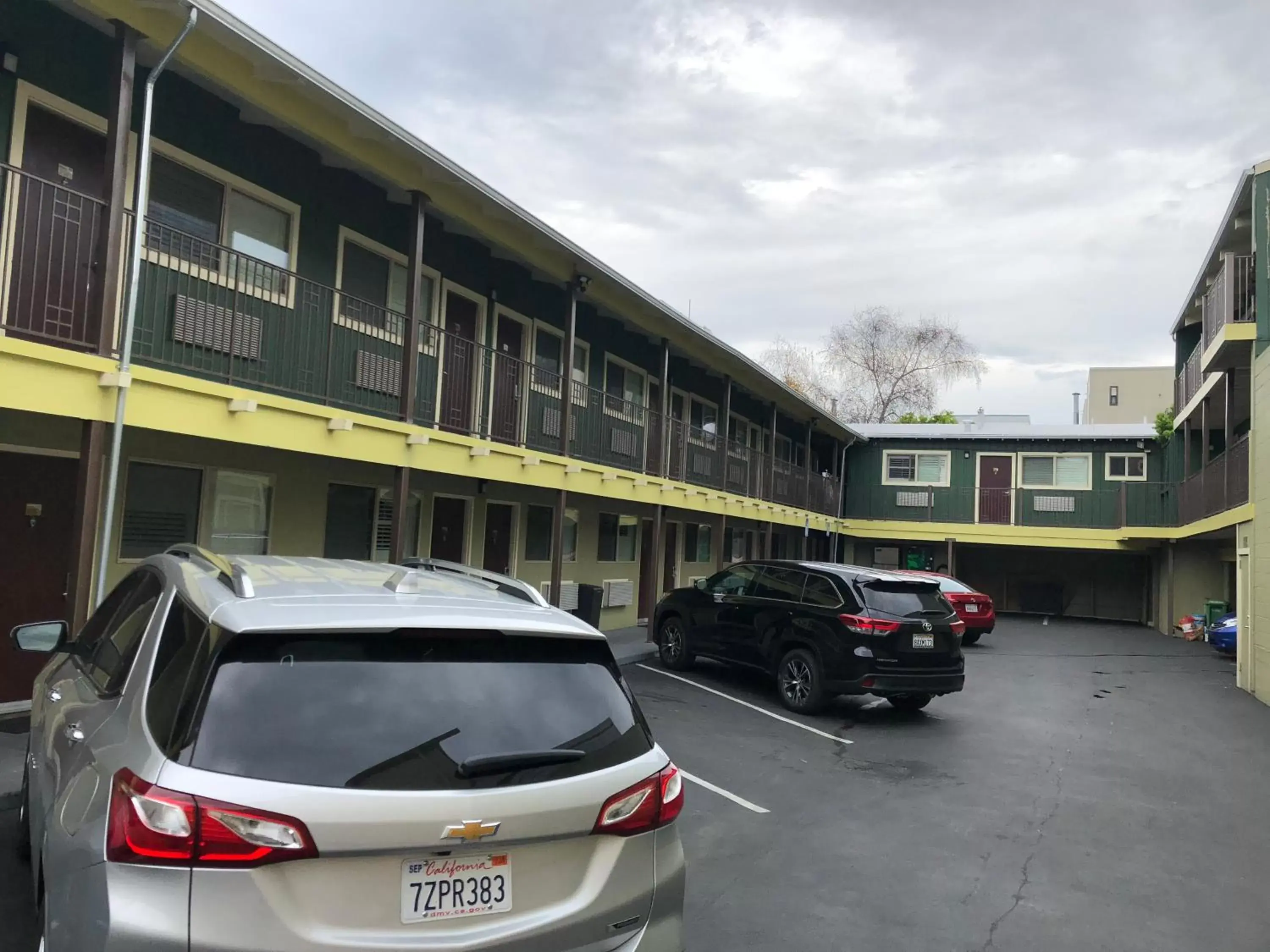 Property Building in Lombard Plaza Motel
