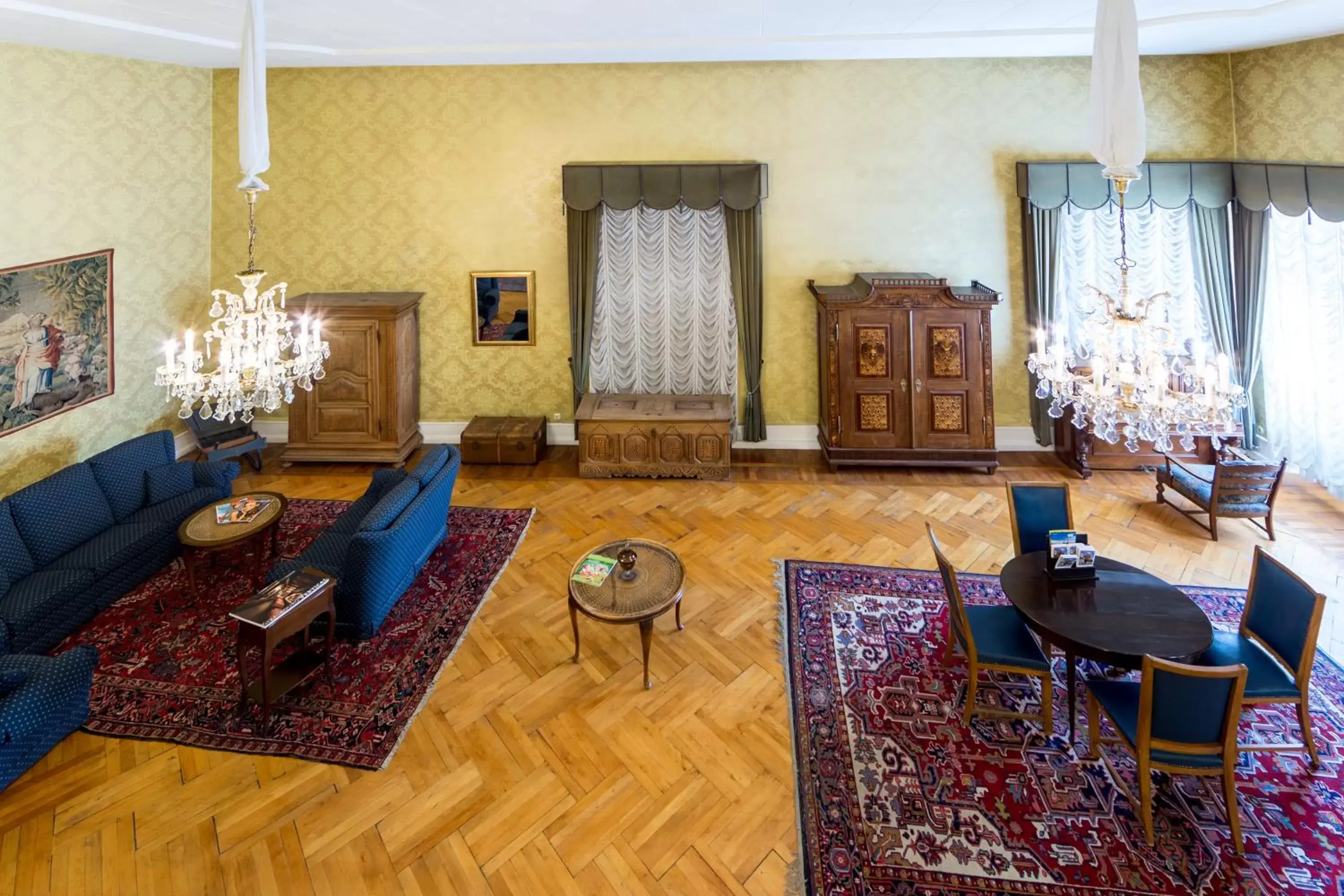 Lounge or bar, Seating Area in Historik Hotel Goldener Hirsch Rothenburg