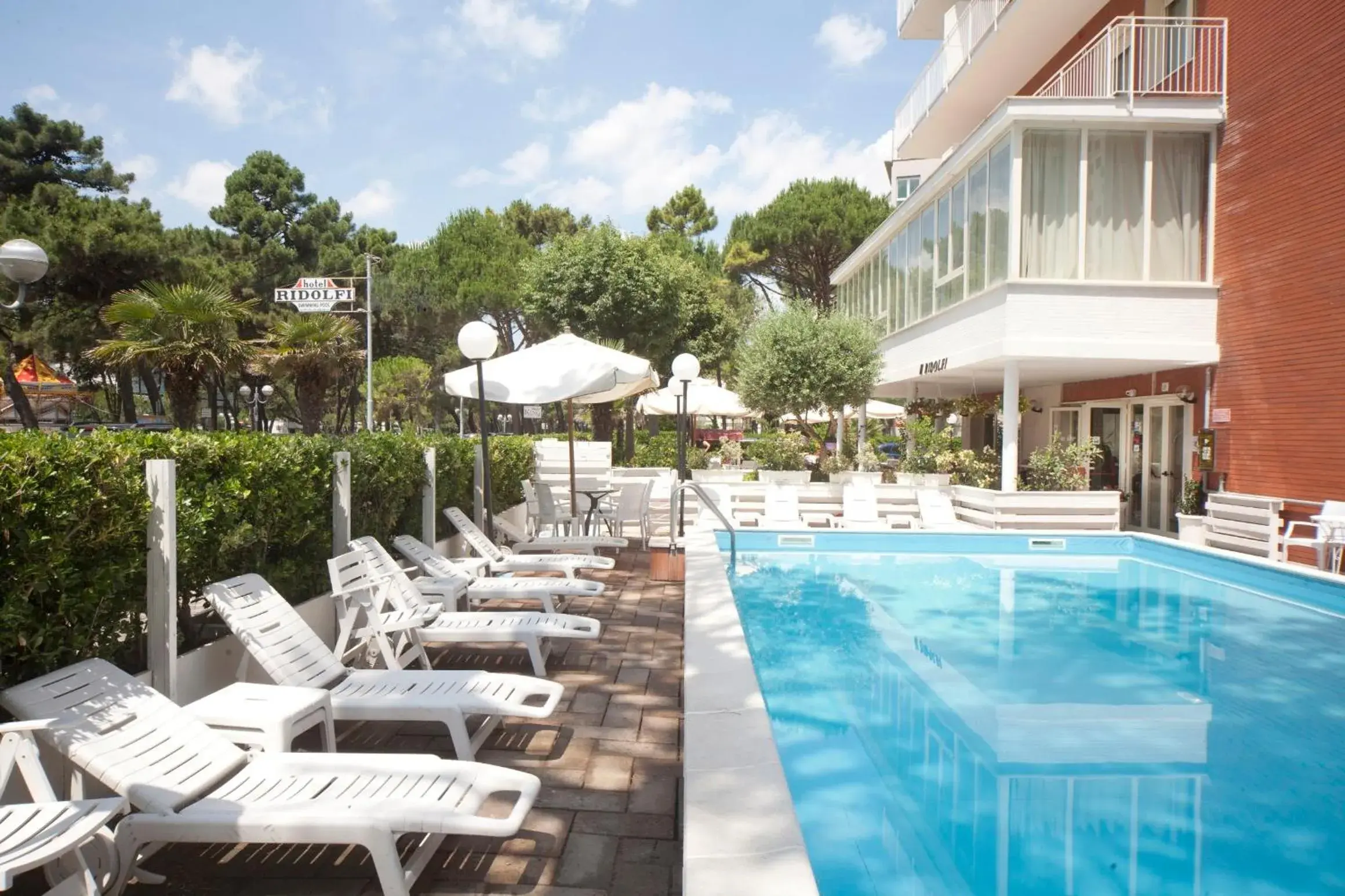 Facade/entrance, Swimming Pool in Hotel Ridolfi