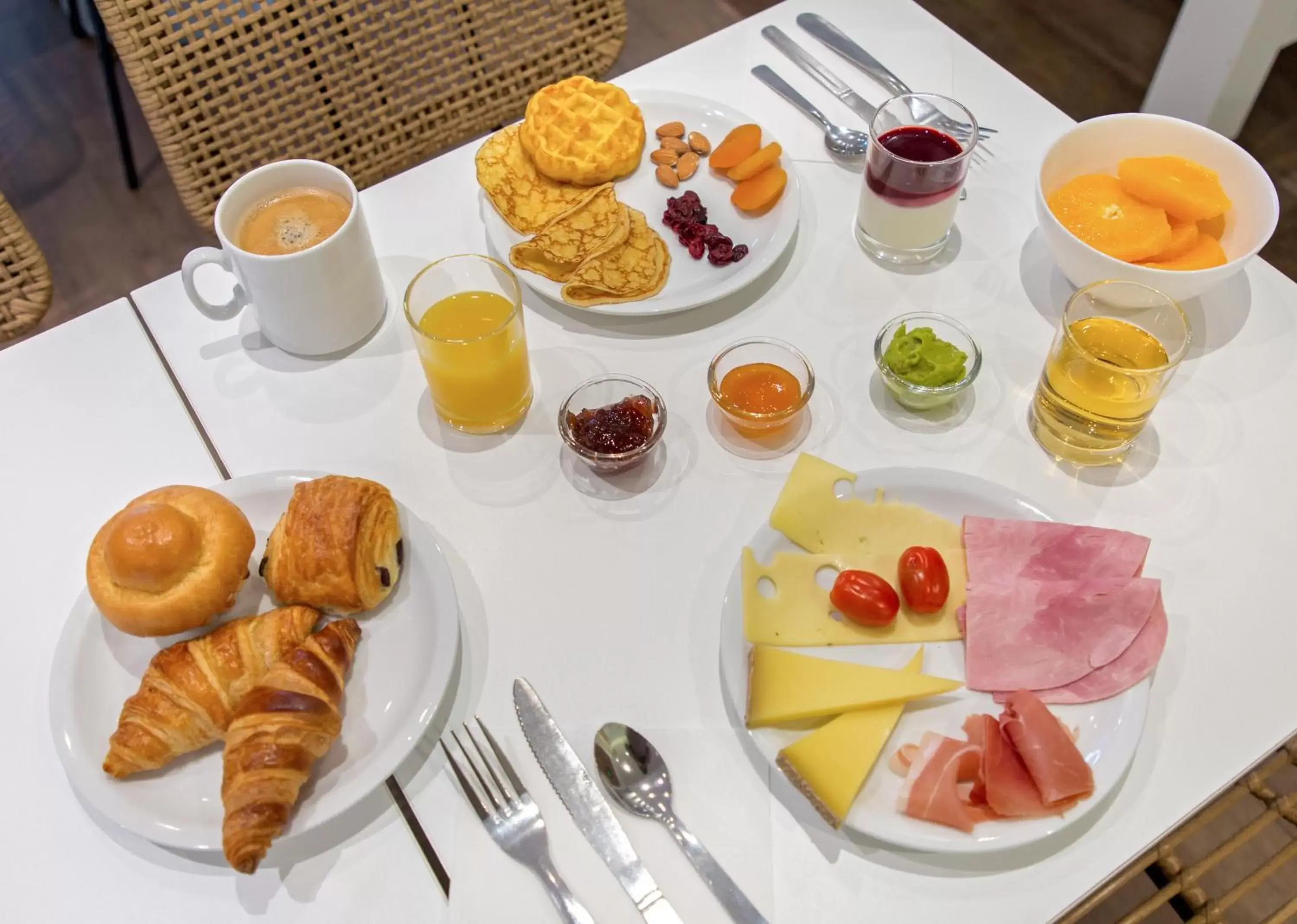 Breakfast in Novotel Suites Perpignan Centre