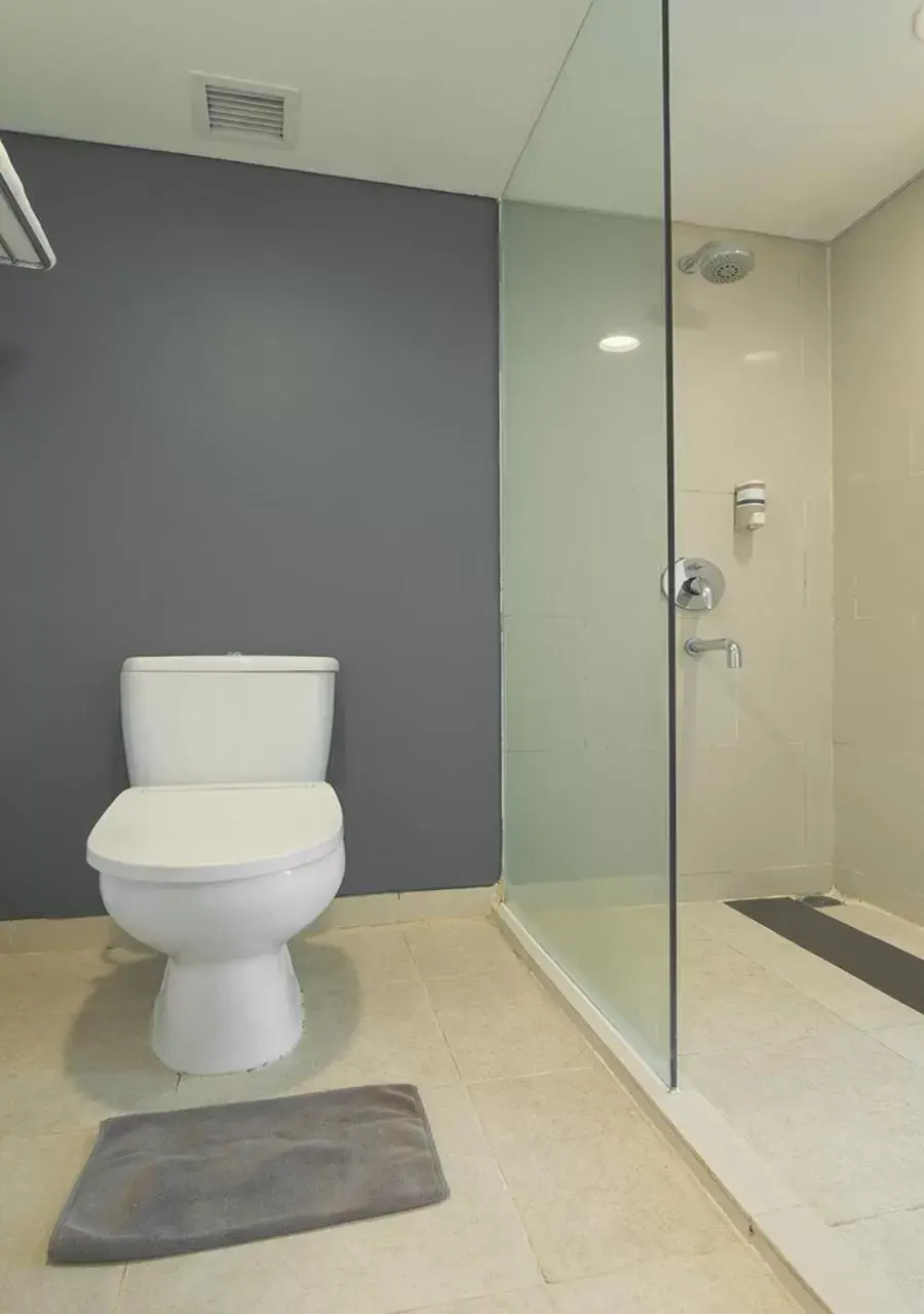 Shower, Bathroom in 1O1 URBAN Jakarta Kelapa Gading