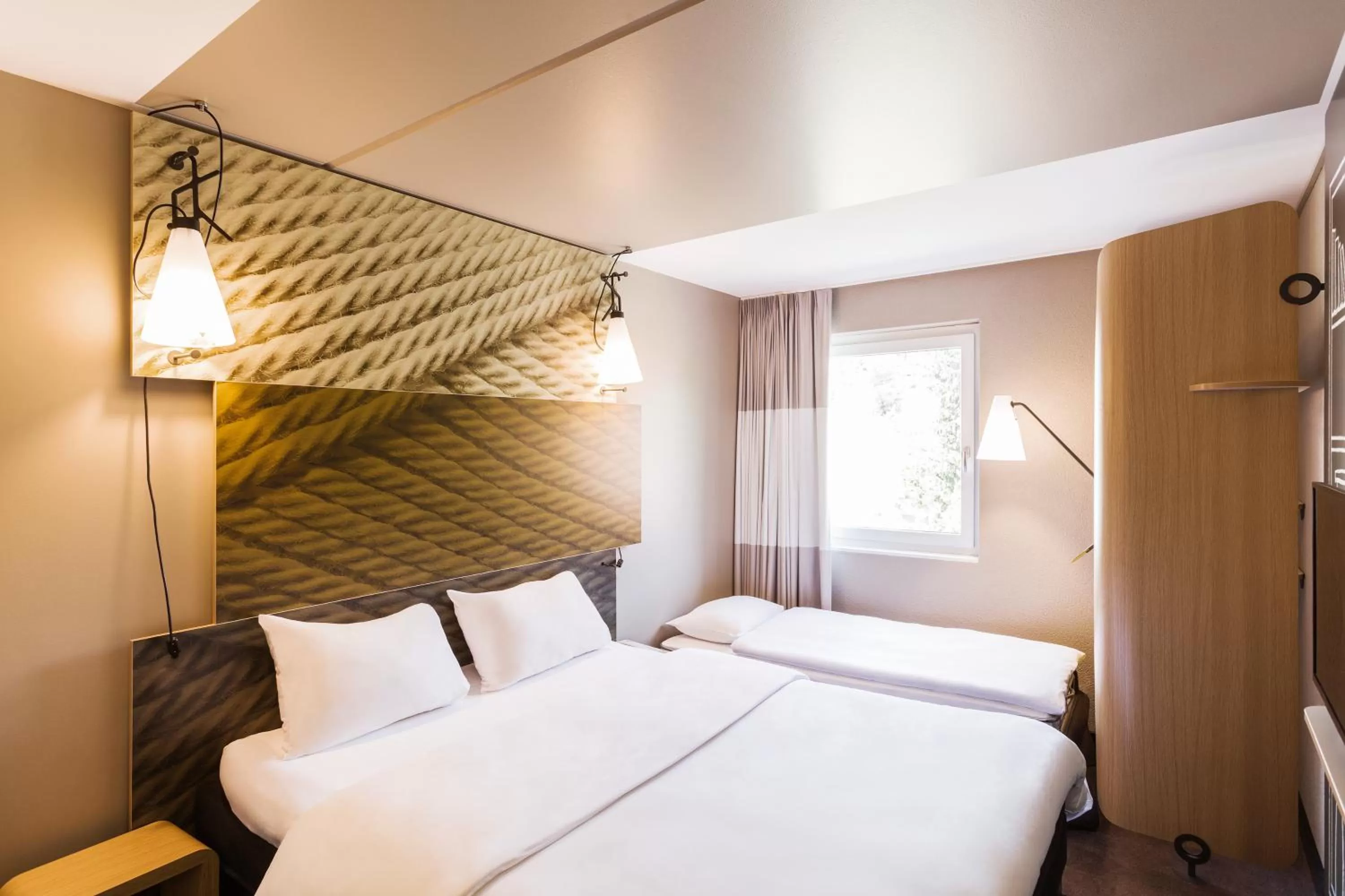 Bed in ibis Winterthur City