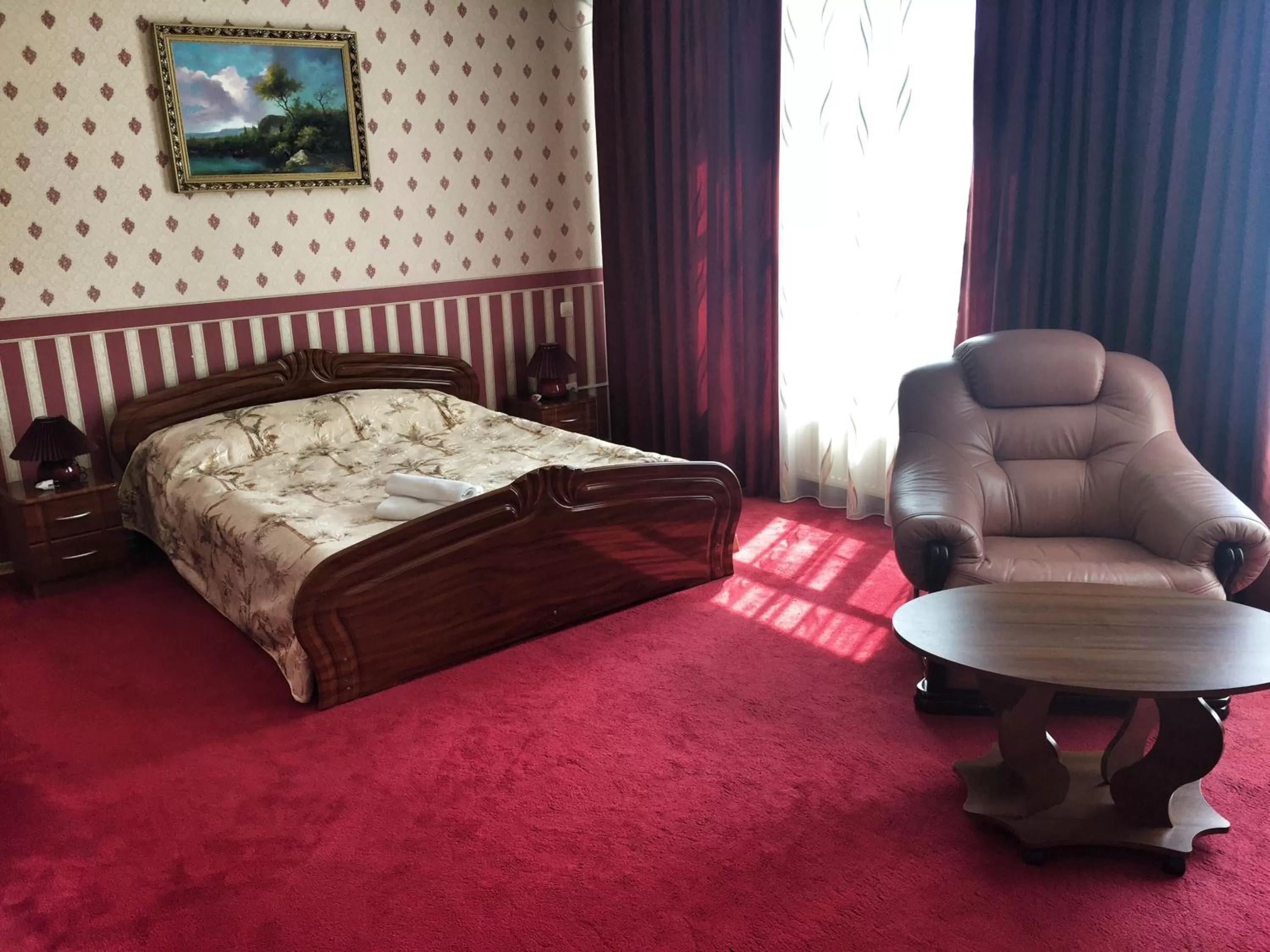 Photo of the whole room, Bed in LidoLux