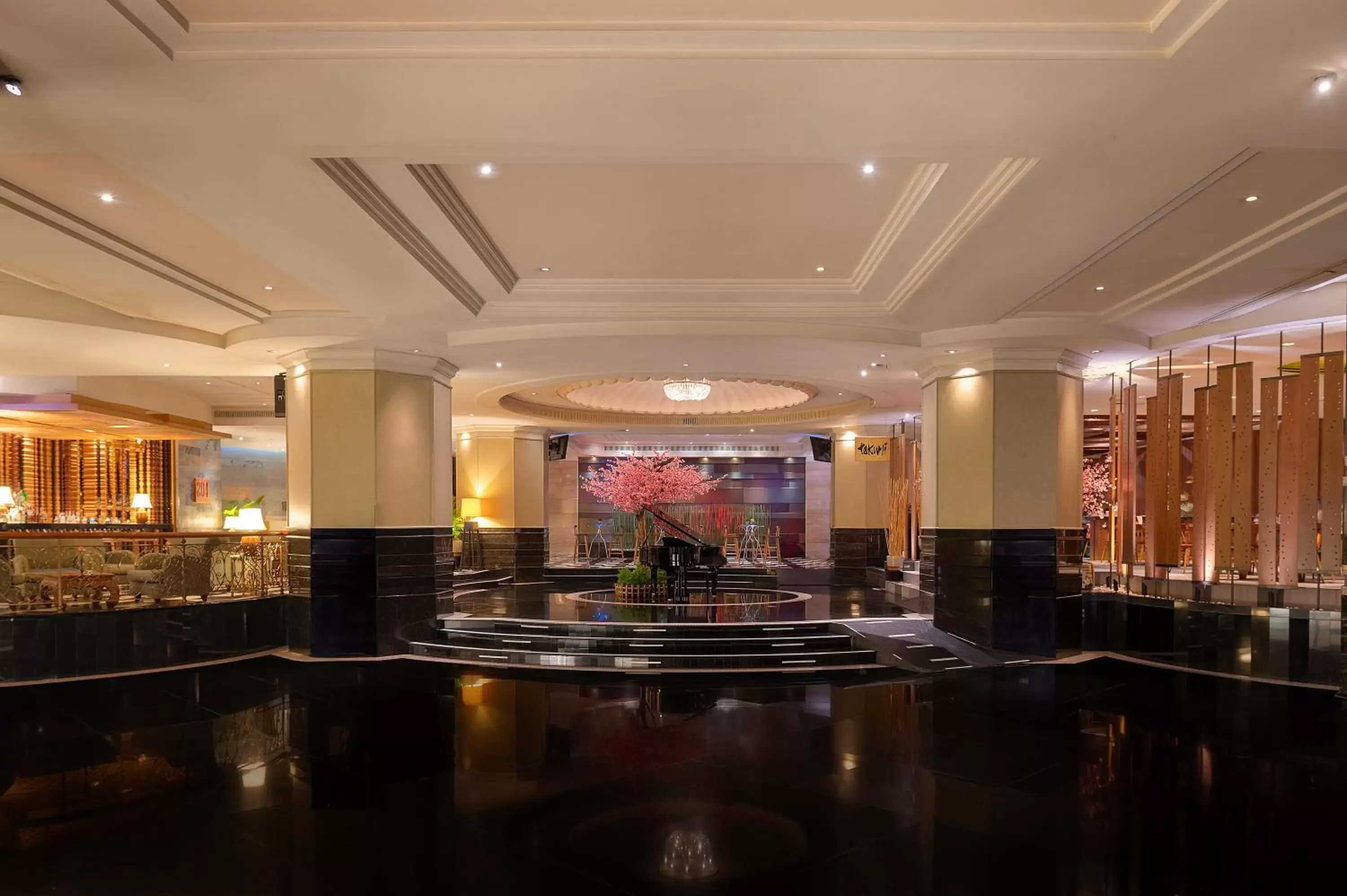 Lobby or reception in Swissotel Bangkok Ratchada