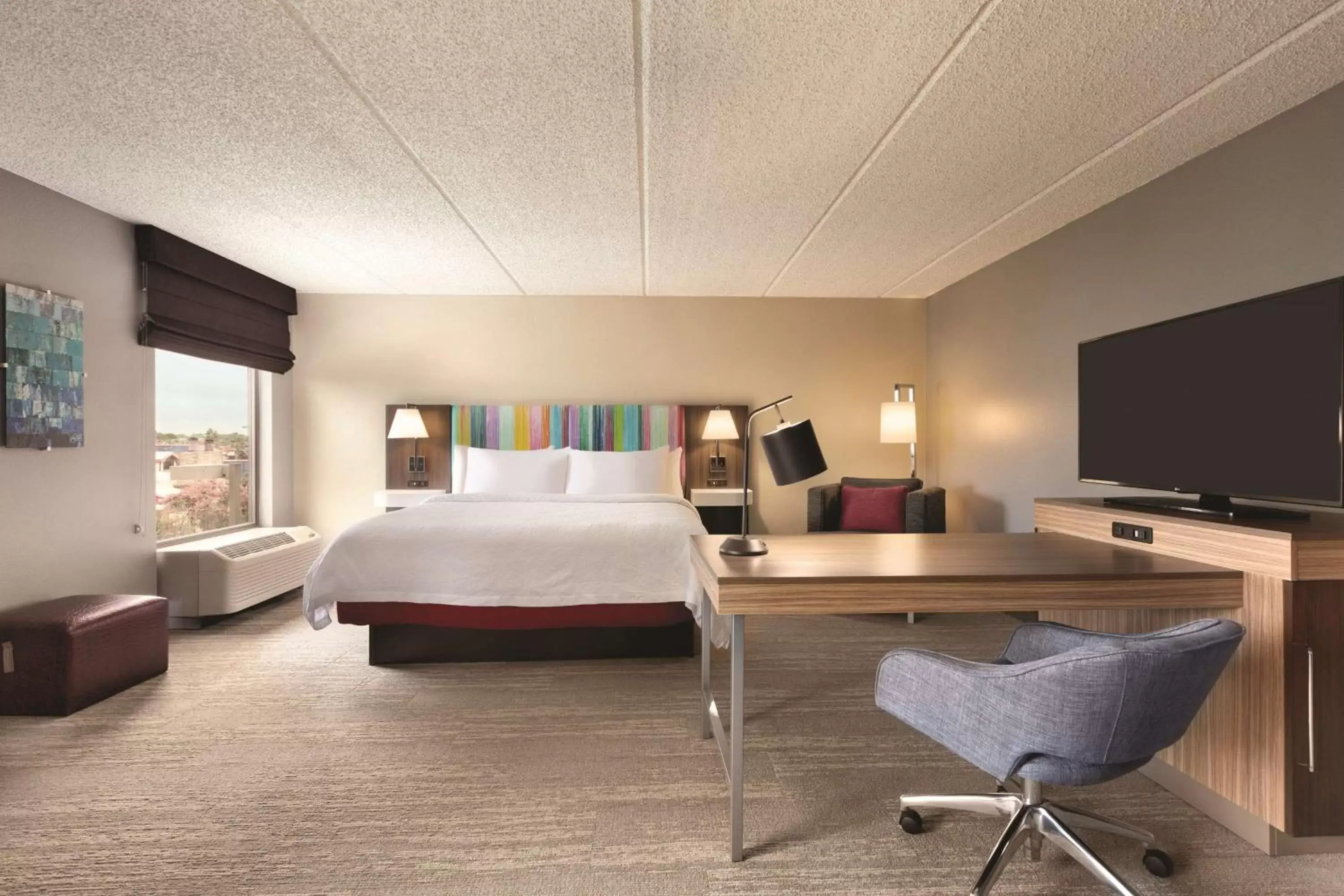 Bedroom, Bed in Hampton Inn - Houston/Brookhollow