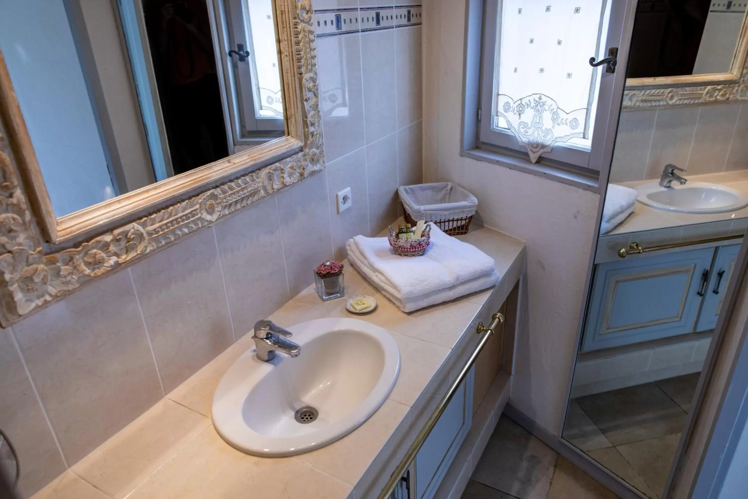 Bathroom in La Bastide du Mûrier