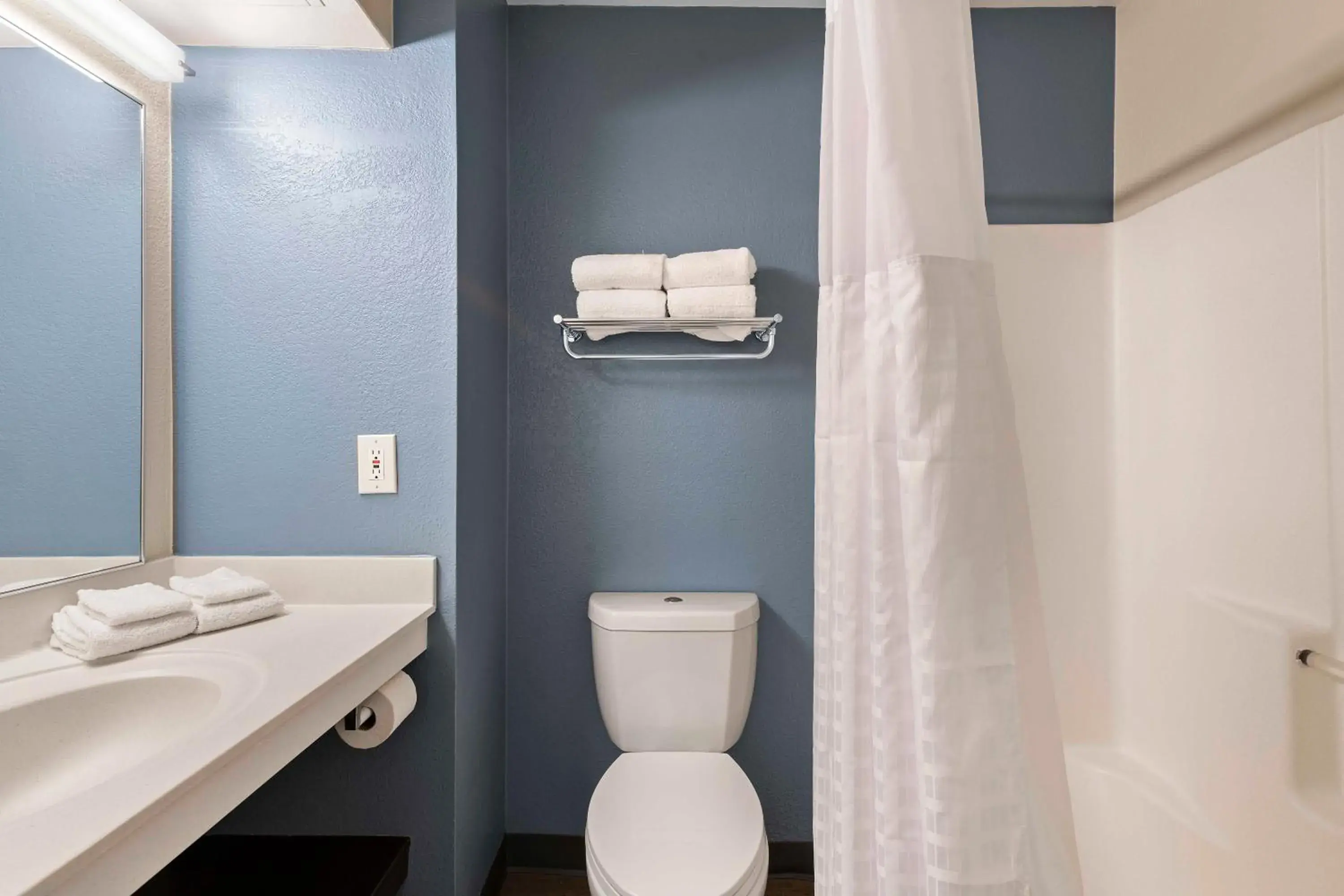 Bathroom in Extended Stay America Suites - Charlotte - University Place