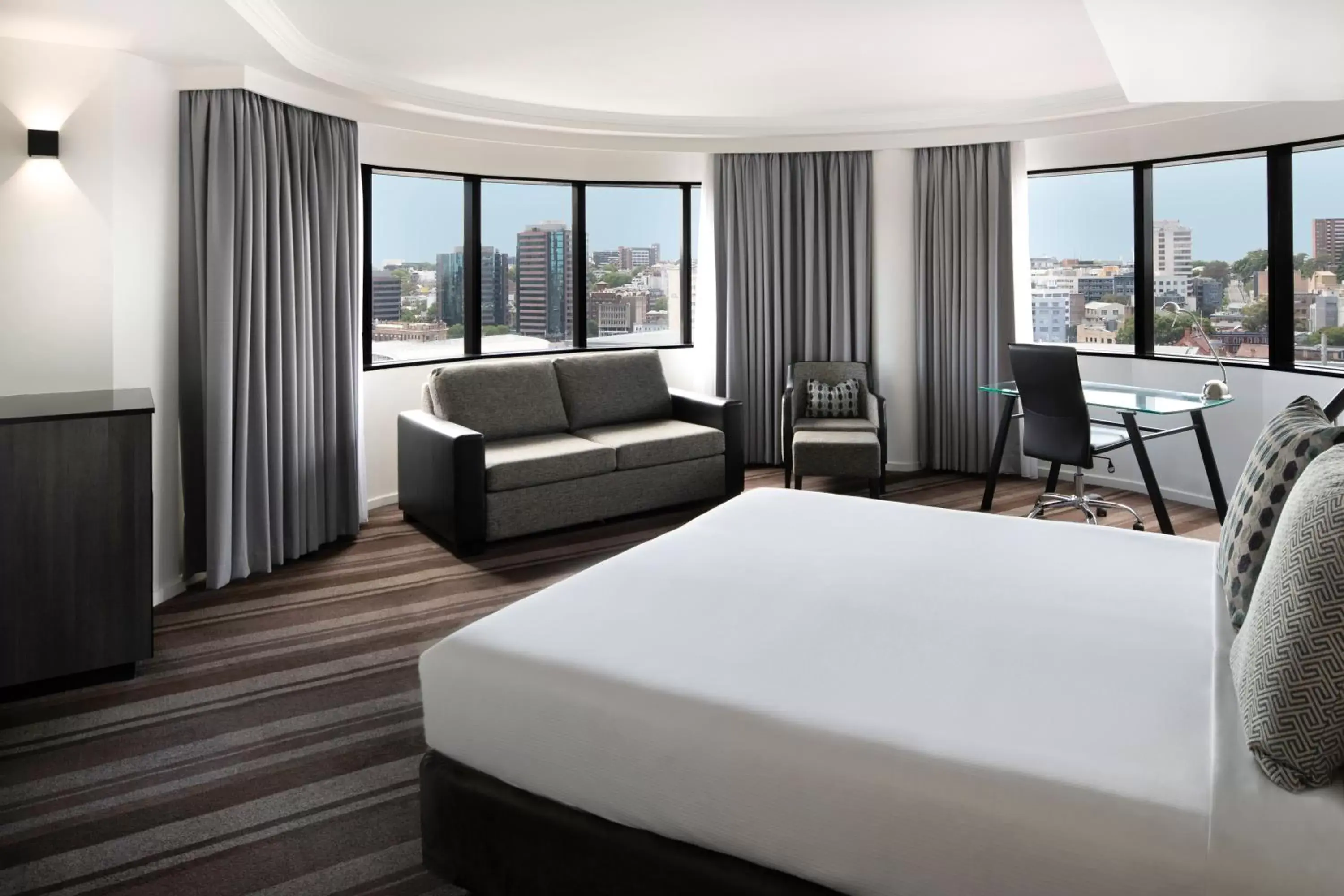 Photo of the whole room in Mercure Sydney